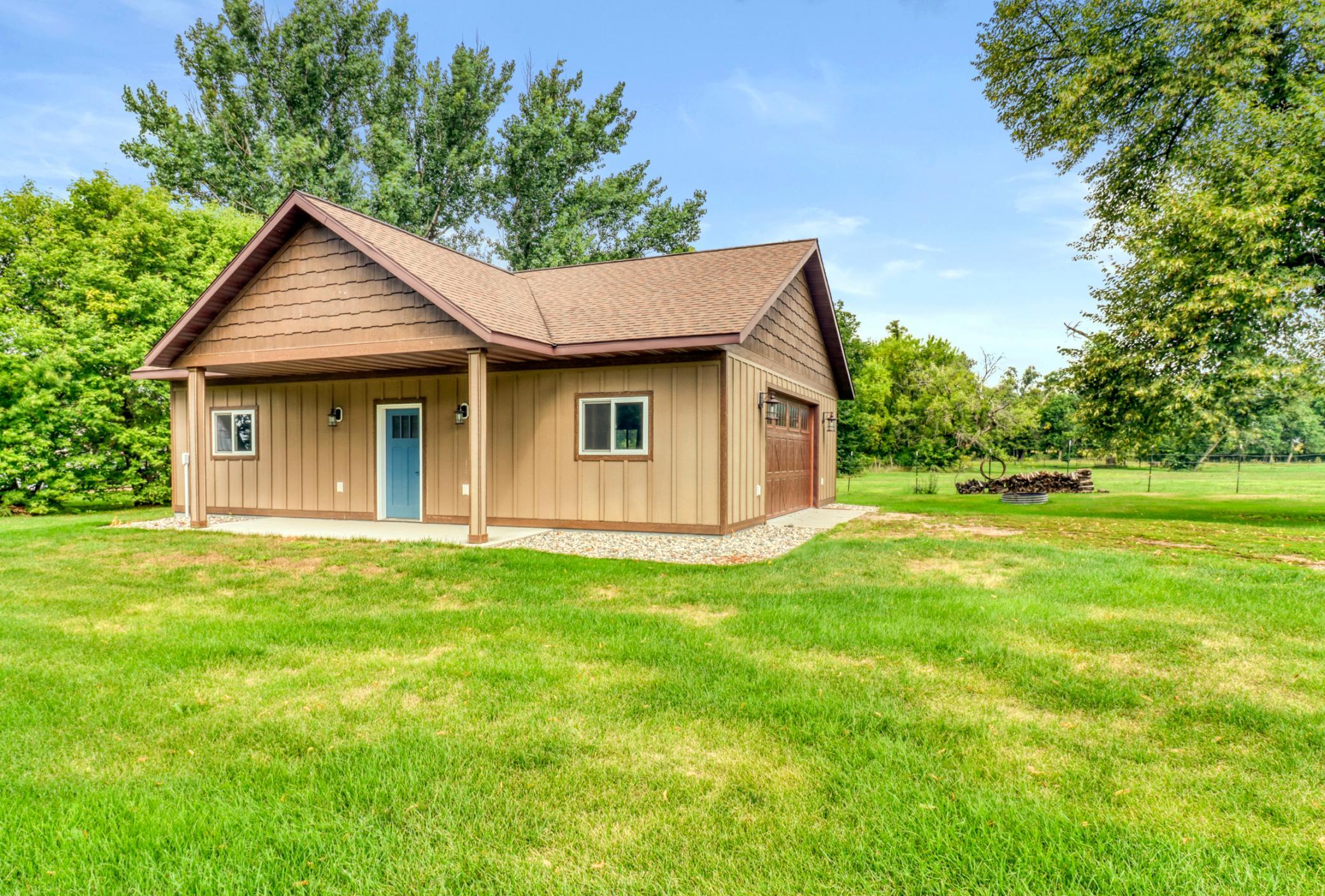 1982 single family home for sale at 45212 N Little Pine Road in Perham, MN — 4 bed, 3 bath (photo 5 of 68)