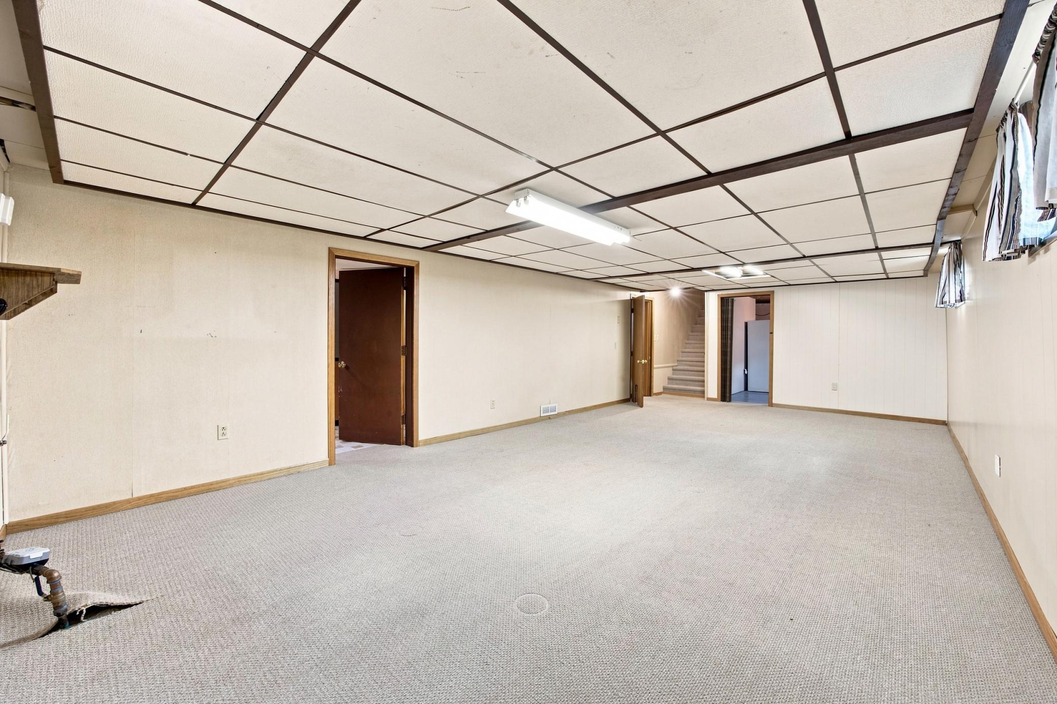 1969 single family home for sale at 2101 20th Street S in Moorhead, MN — 3 bed, 2 bath (photo 20 of 41)