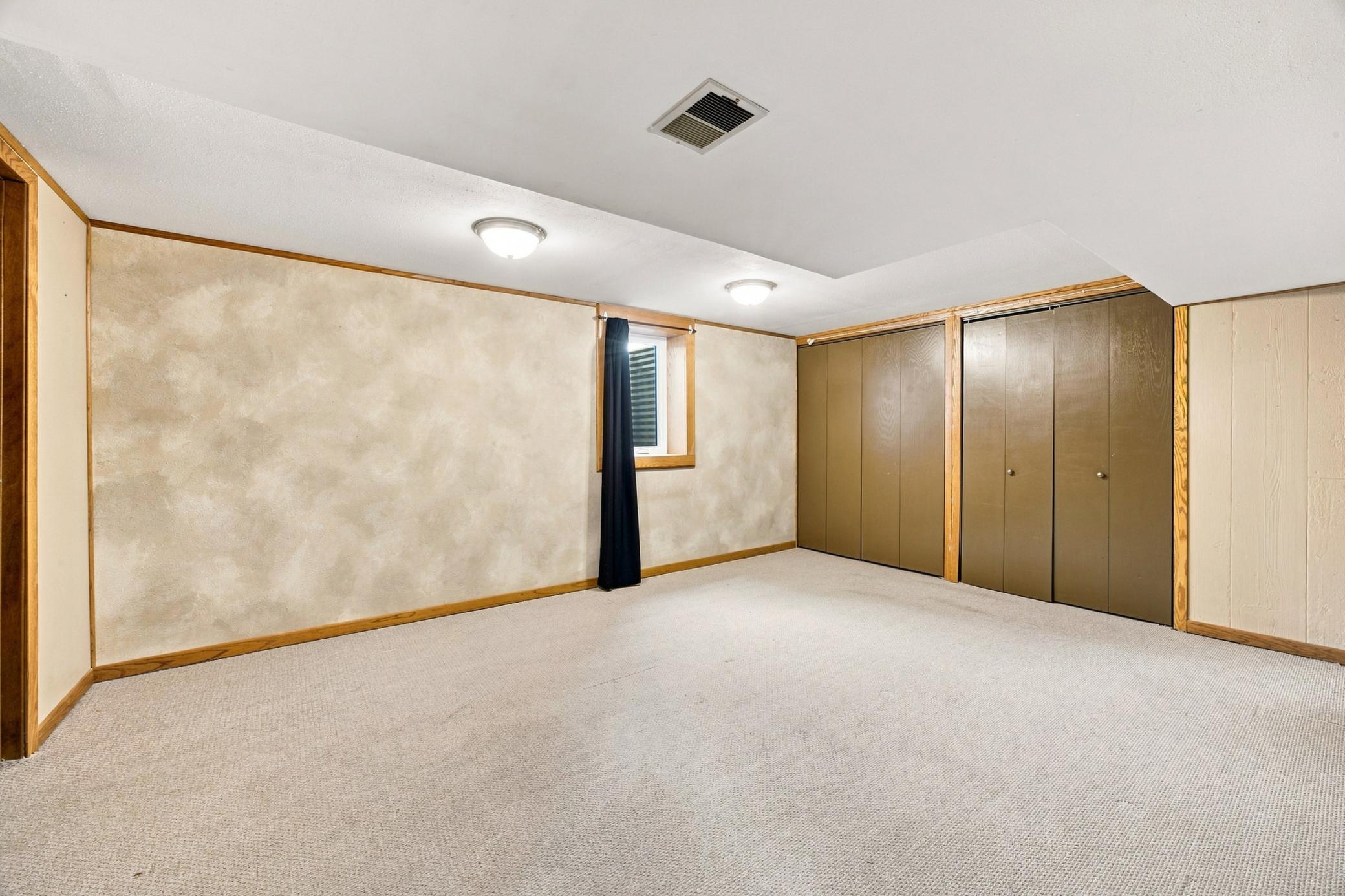 1969 single family home for sale at 2101 20th Street S in Moorhead, MN — 3 bed, 2 bath (photo 23 of 41)