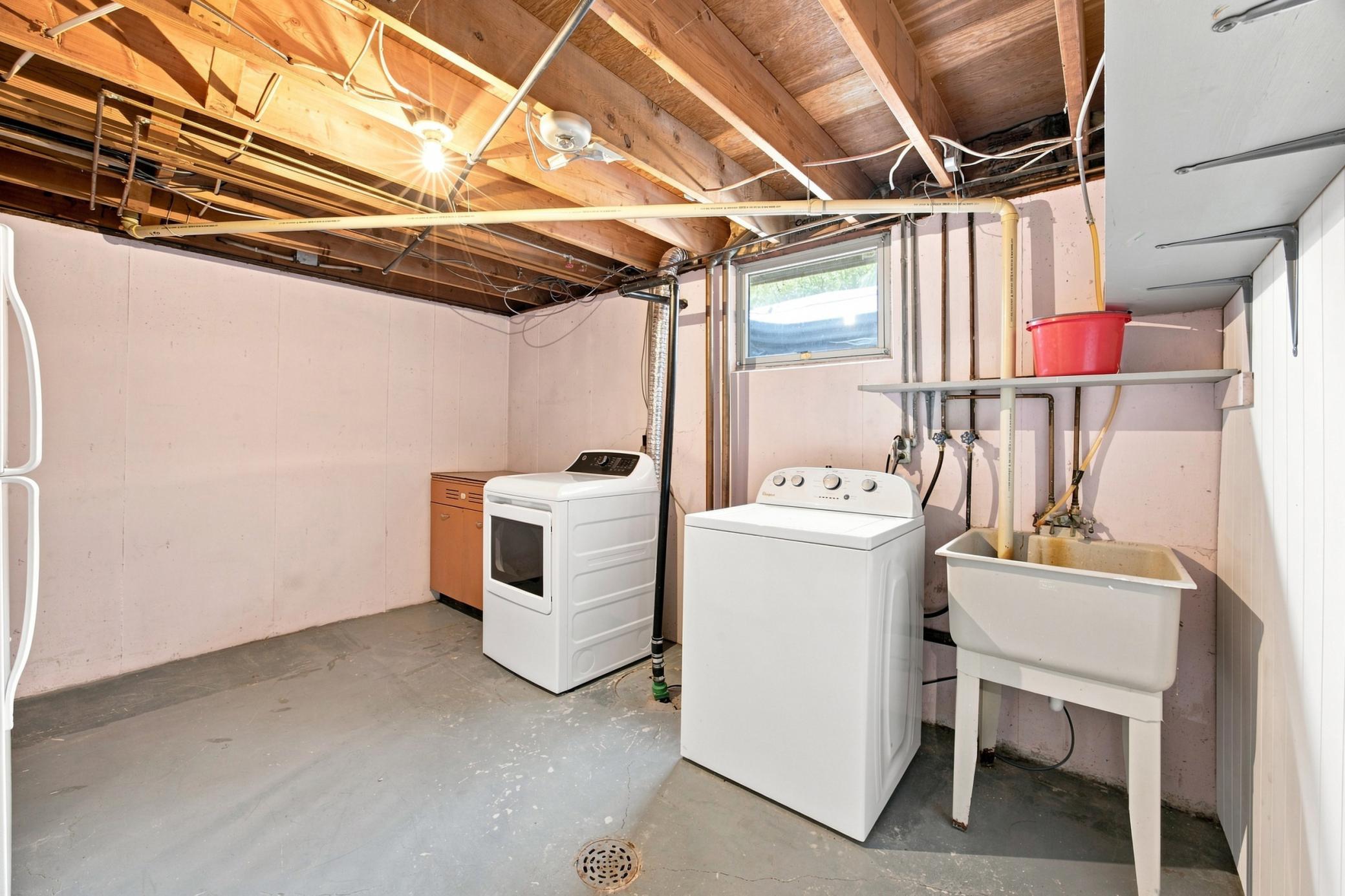1969 single family home for sale at 2101 20th Street S in Moorhead, MN — 3 bed, 2 bath (photo 28 of 41)