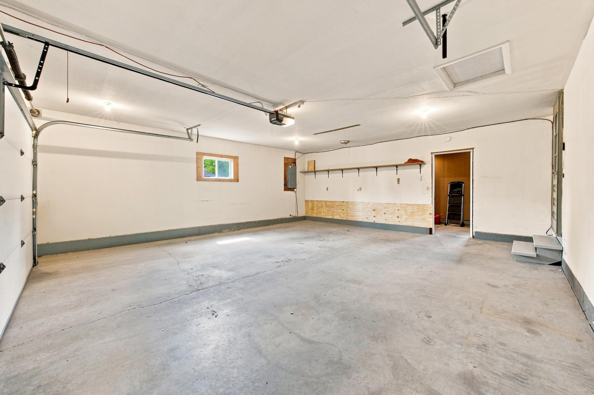 1969 single family home for sale at 2101 20th Street S in Moorhead, MN — 3 bed, 2 bath (photo 29 of 41)