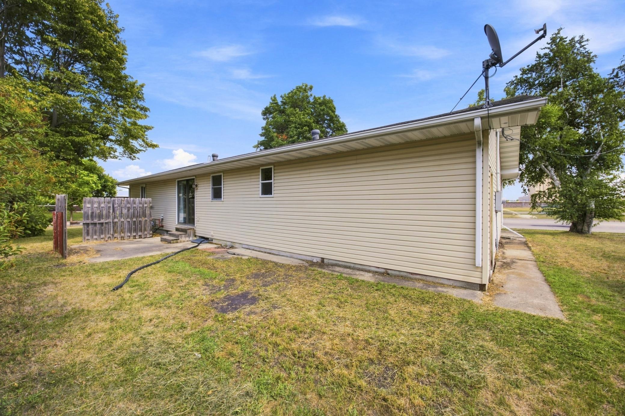1969 single family home for sale at 2101 20th Street S in Moorhead, MN — 3 bed, 2 bath (photo 31 of 41)