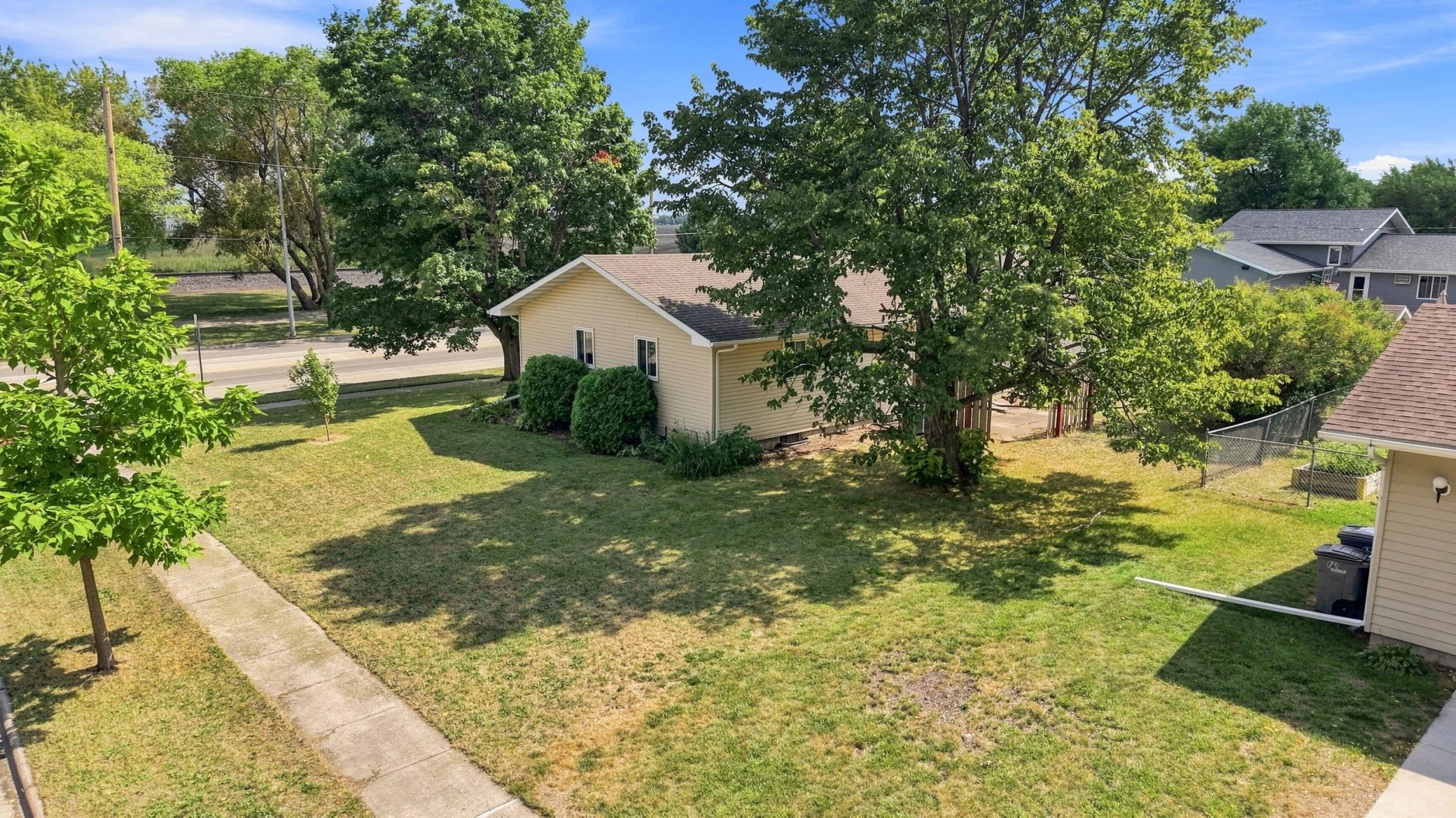 1969 single family home for sale at 2101 20th Street S in Moorhead, MN — 3 bed, 2 bath (photo 34 of 41)