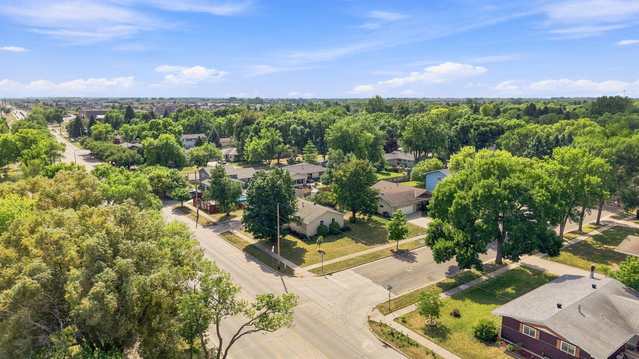 1969 single family home for sale at 2101 20th Street S in Moorhead, MN — 3 bed, 2 bath (photo 35 of 41)