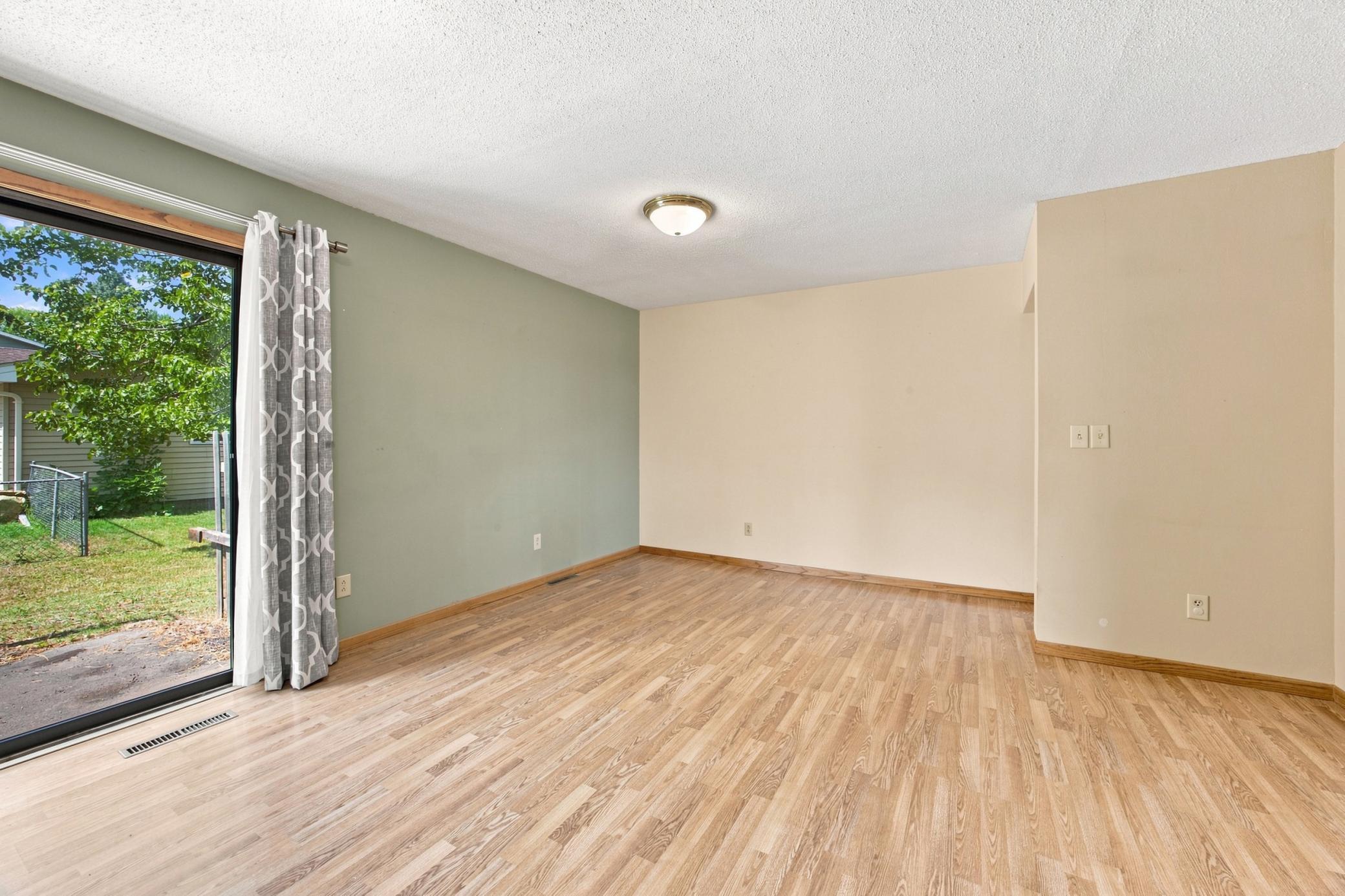 1969 single family home for sale at 2101 20th Street S in Moorhead, MN — 3 bed, 2 bath (photo 8 of 41)