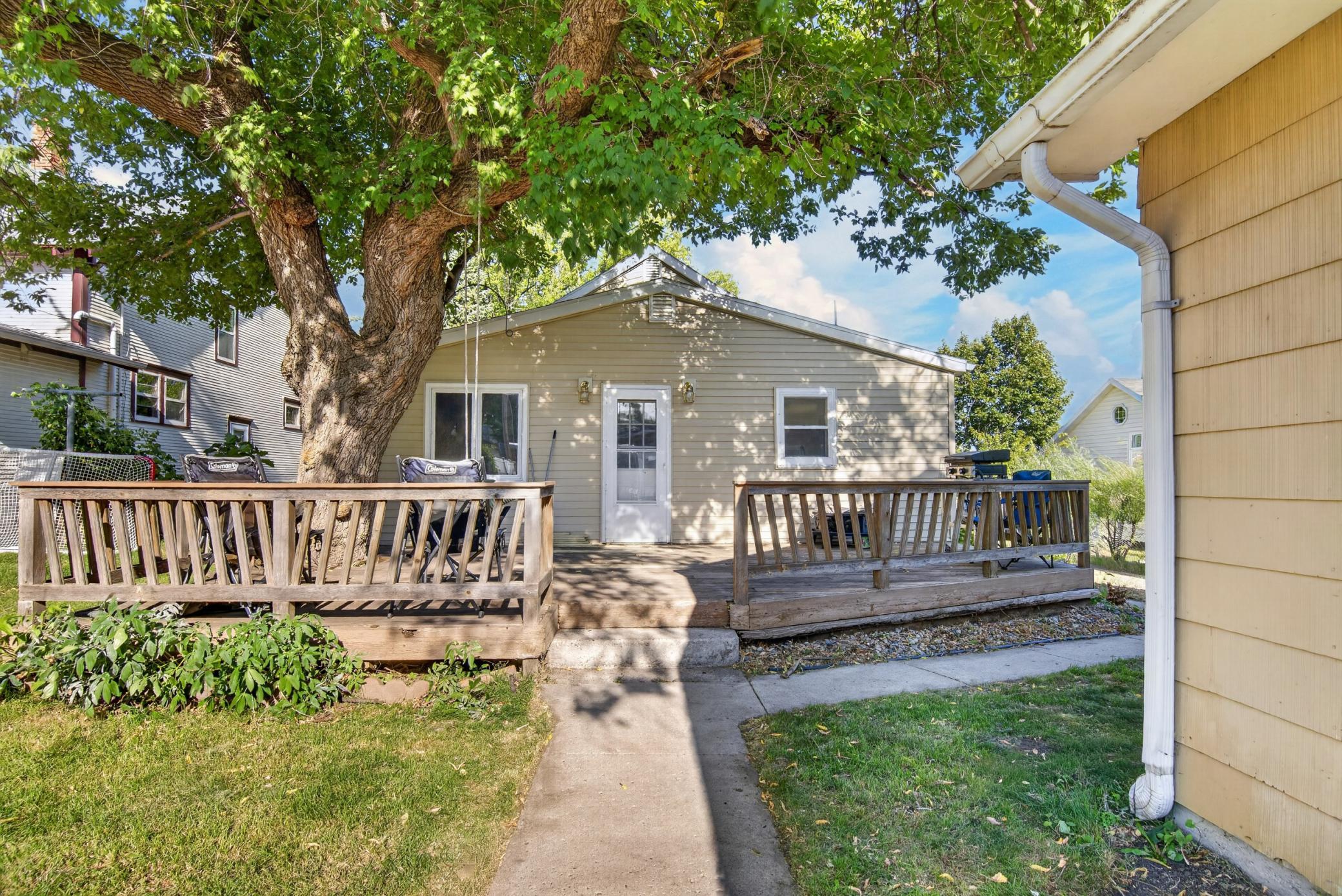 1920 single family home for sale at 521 5th Avenue NW in Valley City, ND — 2 bed, 2 bath (photo 31 of 38)