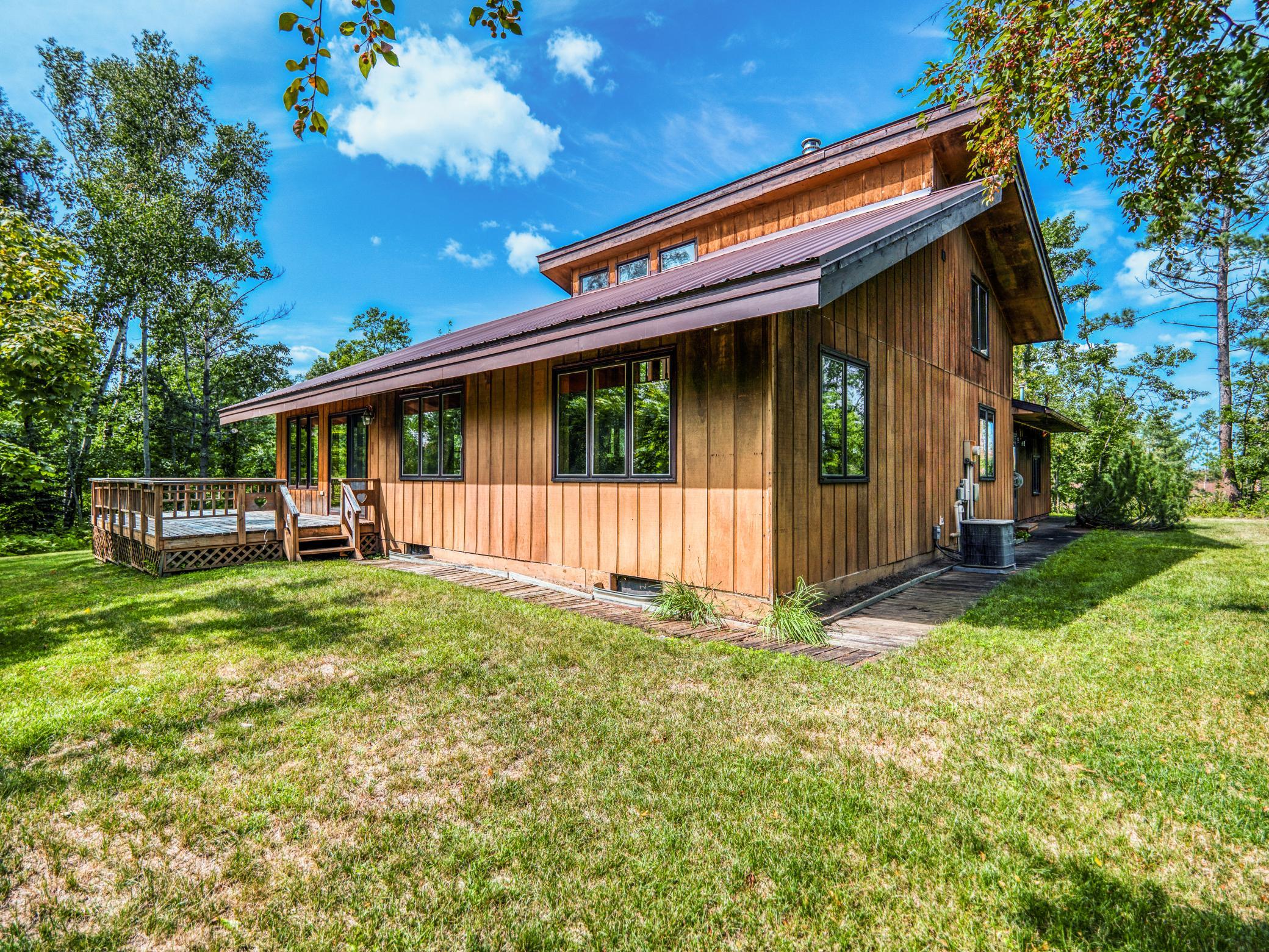 1979 single family home for sale at 1902 Lakeview Drive SW in Bemidji, MN — 2 bed, 2 bath (photo 2 of 58)