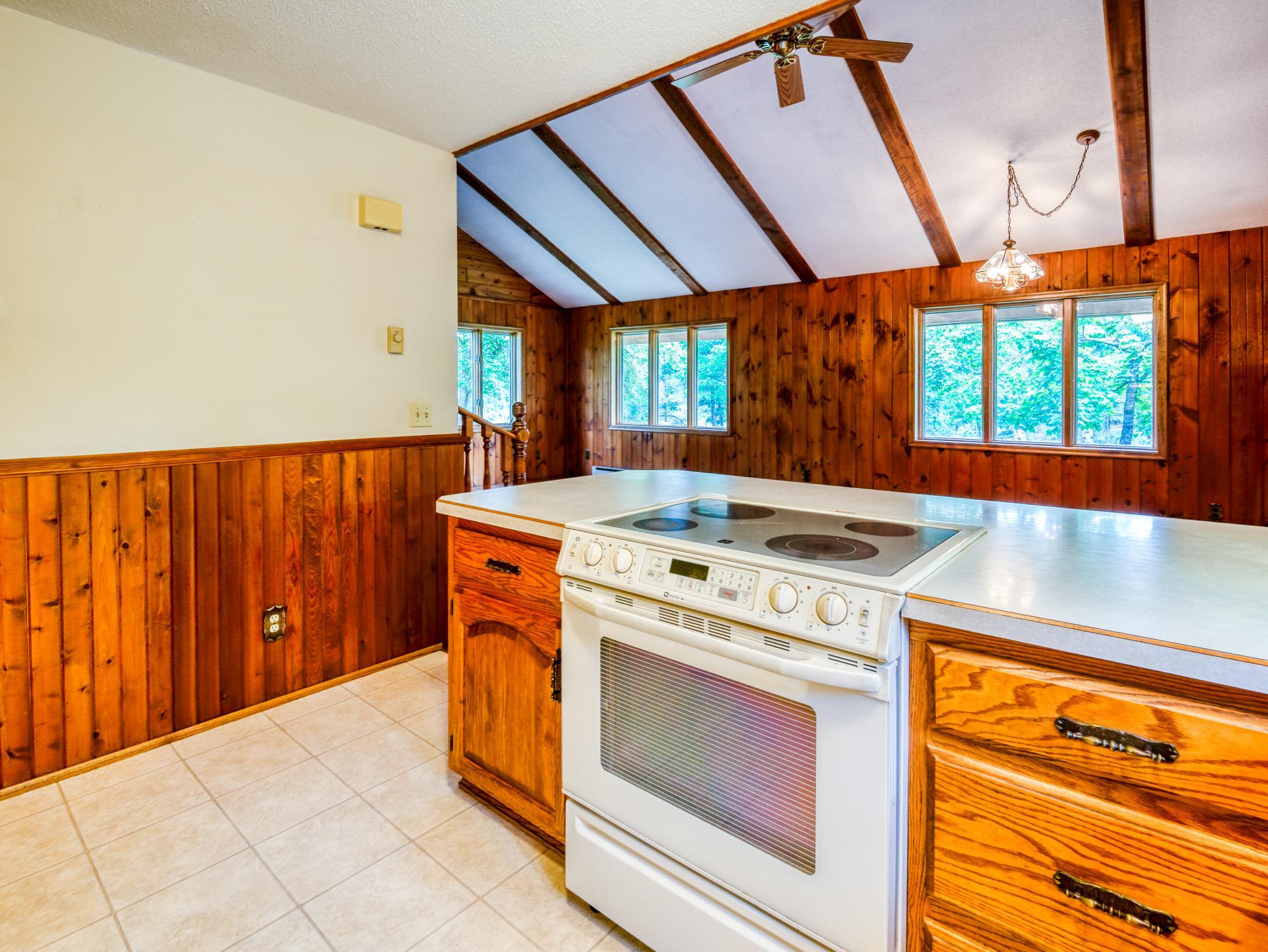 1979 single family home for sale at 1902 Lakeview Drive SW in Bemidji, MN — 2 bed, 2 bath (photo 19 of 58)