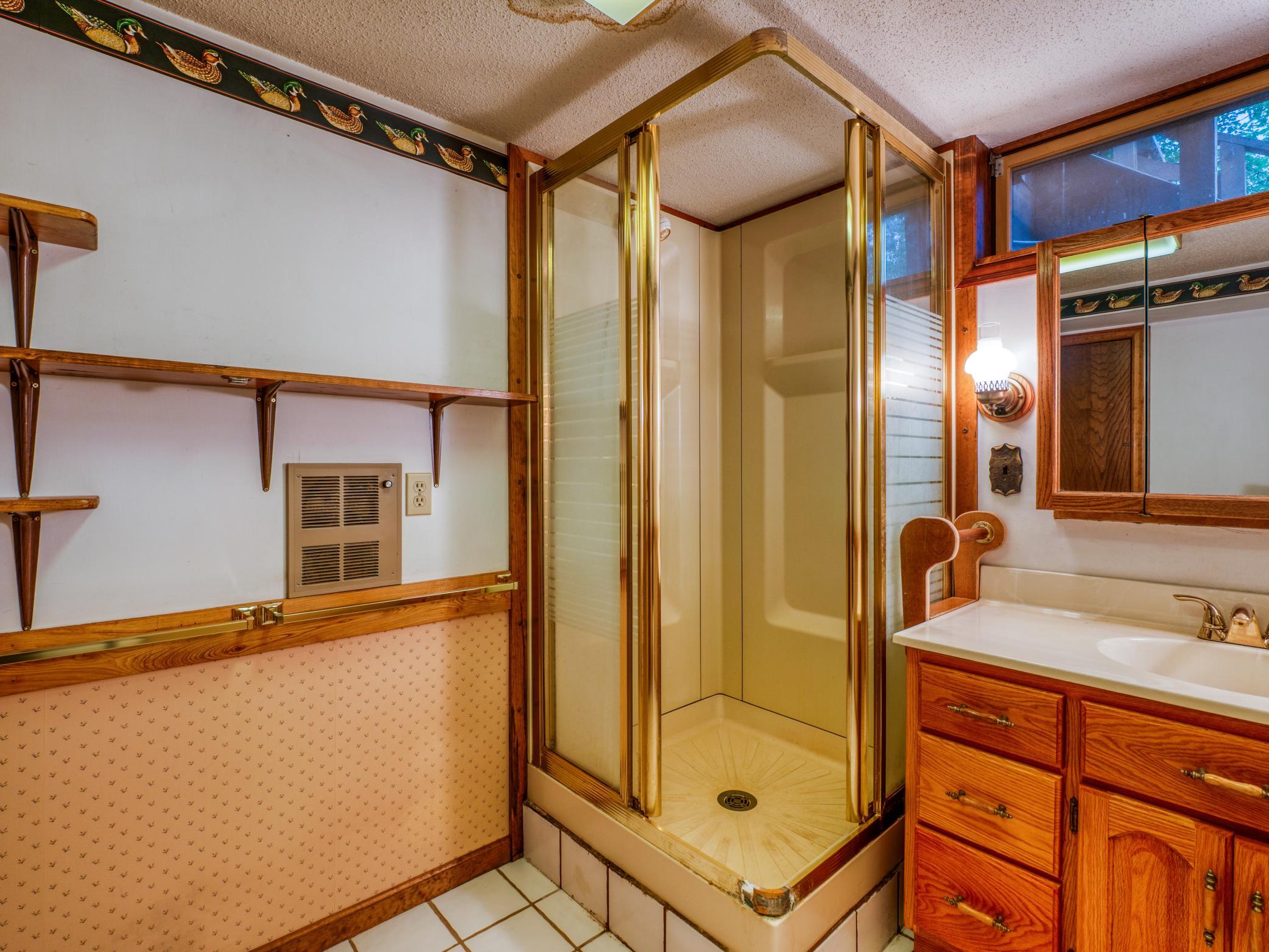 1979 single family home for sale at 1902 Lakeview Drive SW in Bemidji, MN — 2 bed, 2 bath (photo 24 of 58)