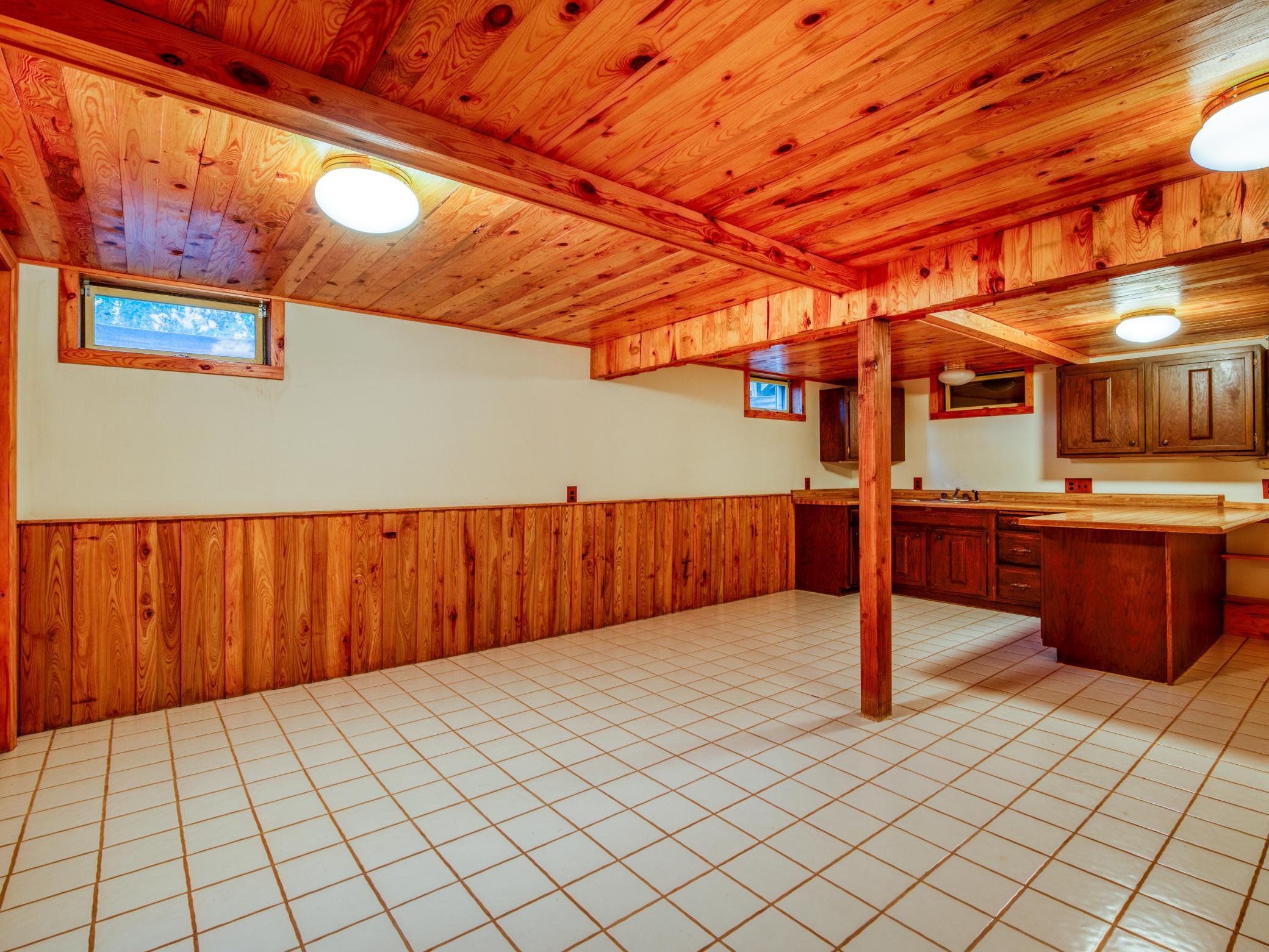 1979 single family home for sale at 1902 Lakeview Drive SW in Bemidji, MN — 2 bed, 2 bath (photo 27 of 58)