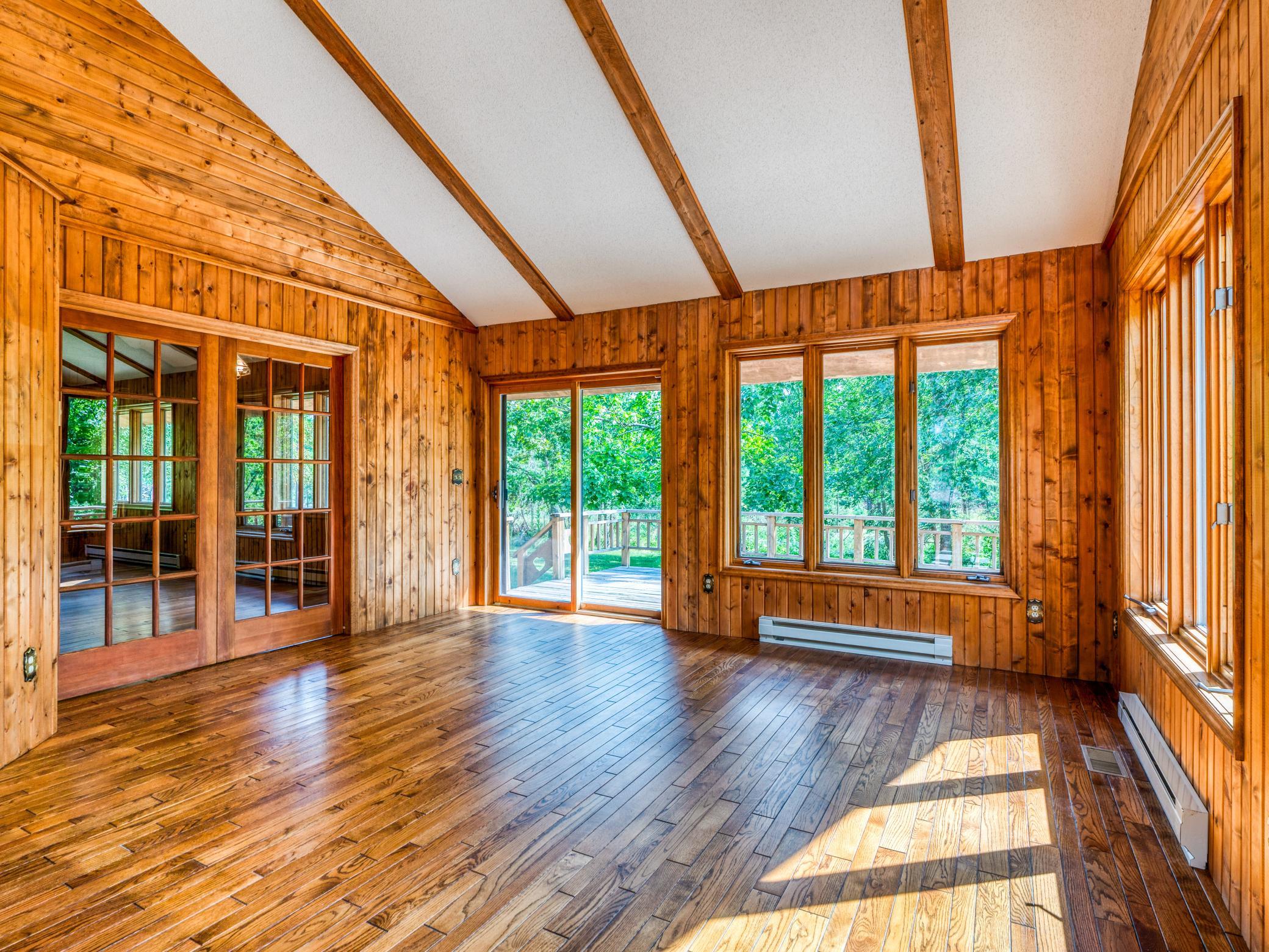 1979 single family home for sale at 1902 Lakeview Drive SW in Bemidji, MN — 2 bed, 2 bath (photo 5 of 58)