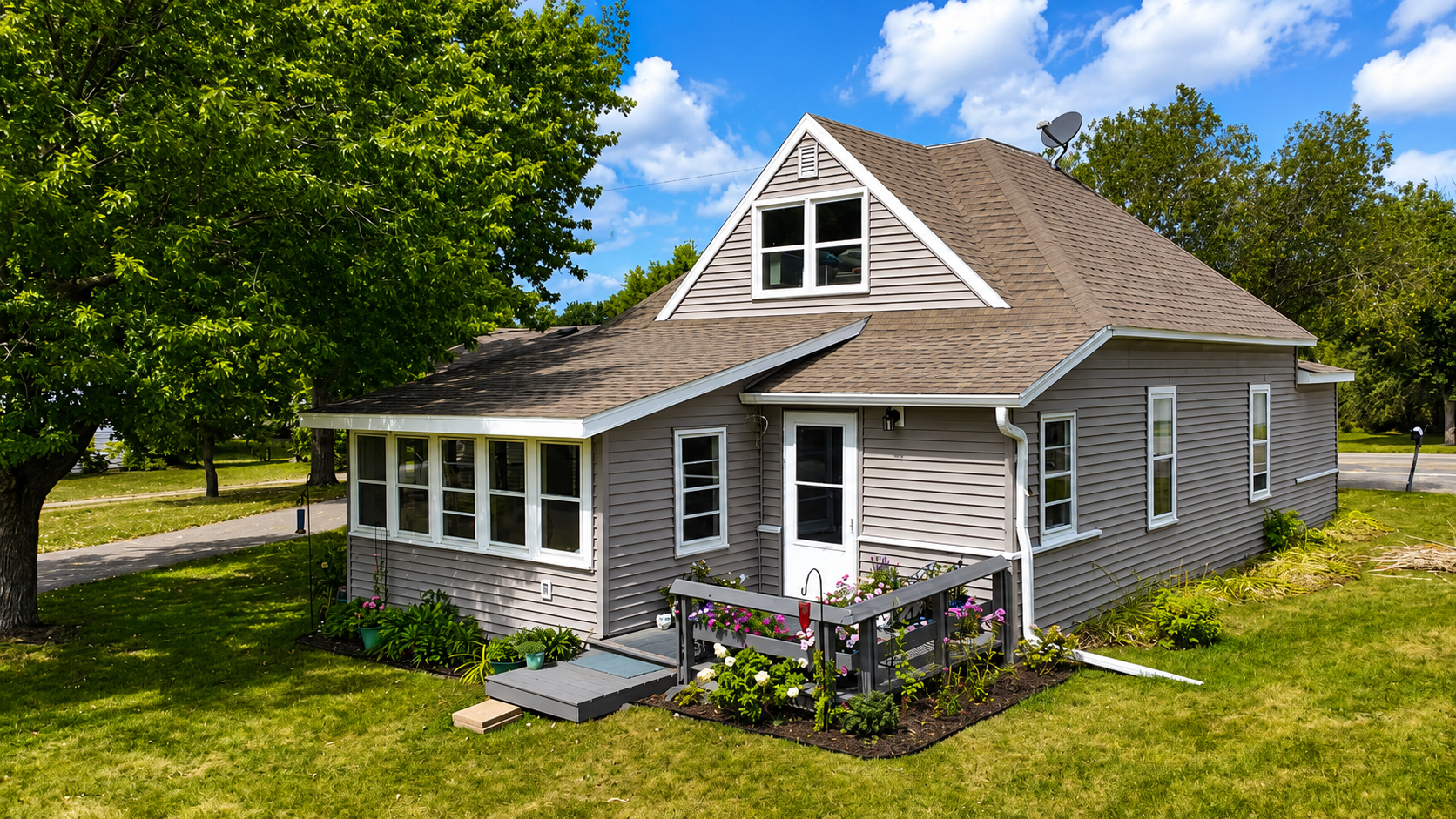 1926 single family home for sale at 305 W Holdt Street in Battle Lake, MN — 3 bed, 1 bath (photo 5 of 5)