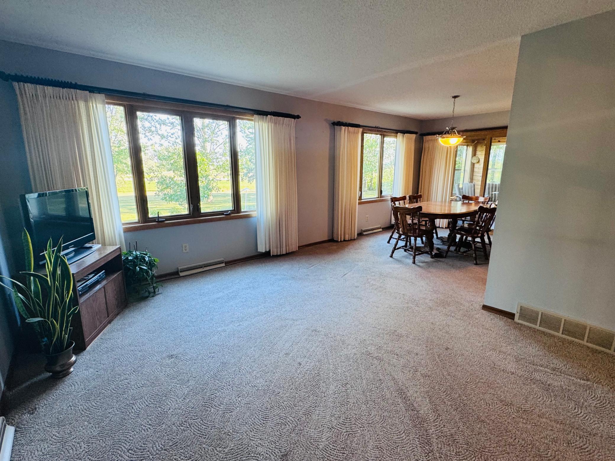 1975 single family home for sale at 14045 190th Avenue NE in Thief River Falls, MN — 4 bed, 2 bath (photo 11 of 51)
