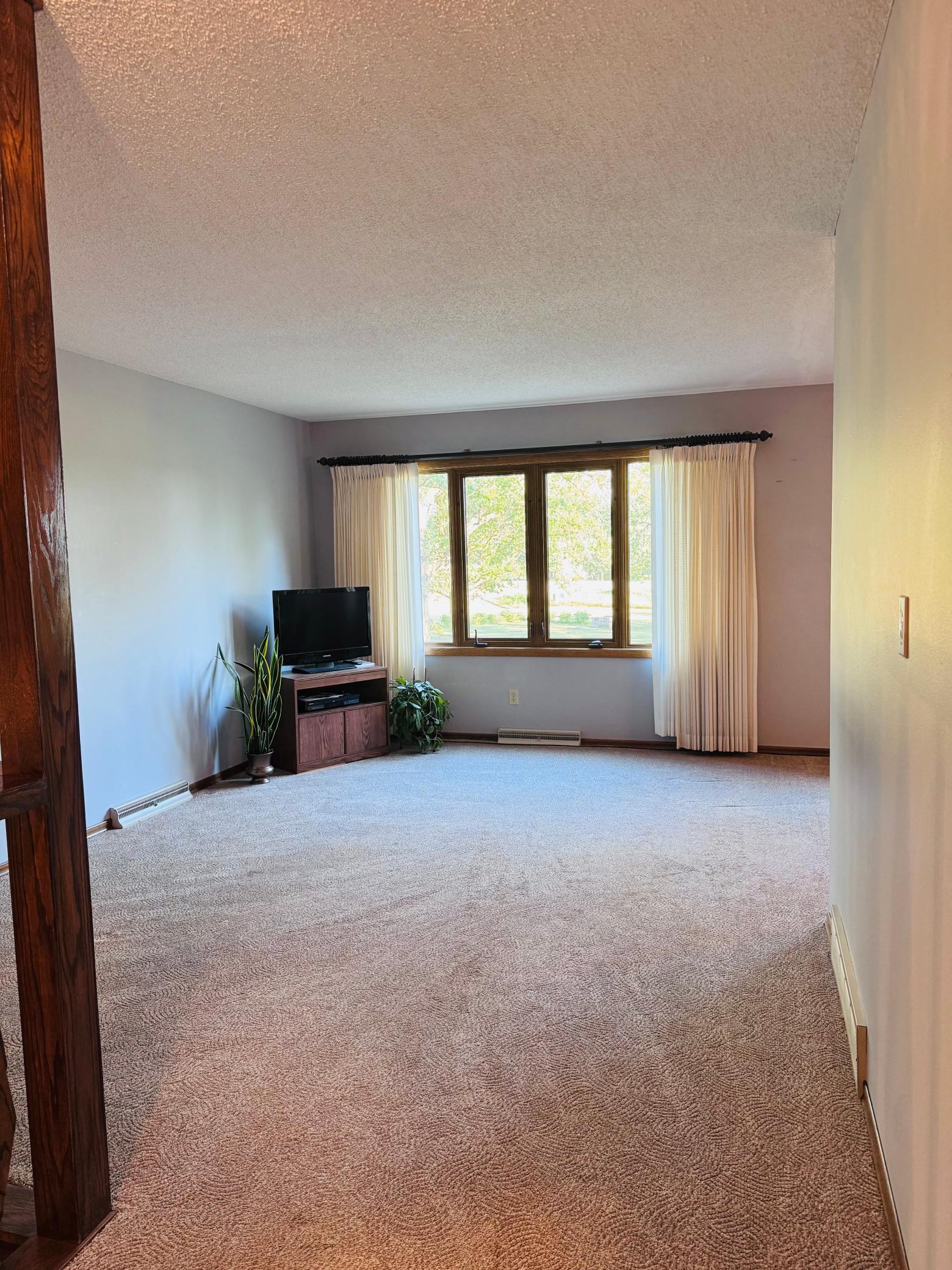 1975 single family home for sale at 14045 190th Avenue NE in Thief River Falls, MN — 4 bed, 2 bath (photo 13 of 51)
