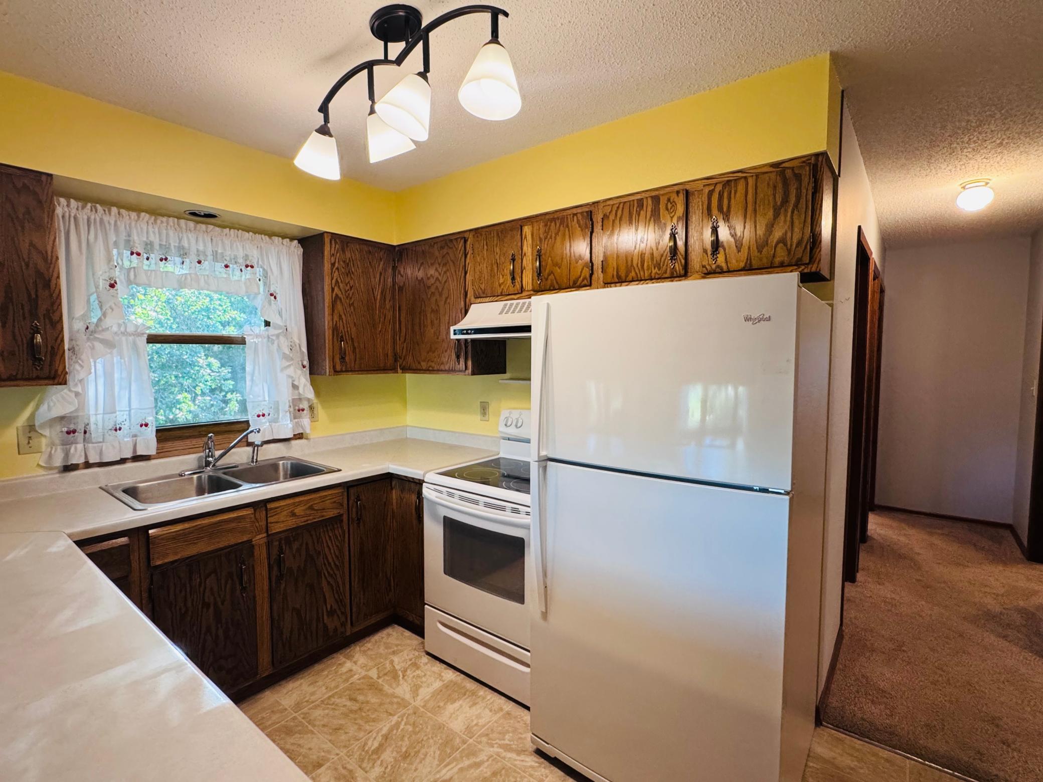 1975 single family home for sale at 14045 190th Avenue NE in Thief River Falls, MN — 4 bed, 2 bath (photo 18 of 51)