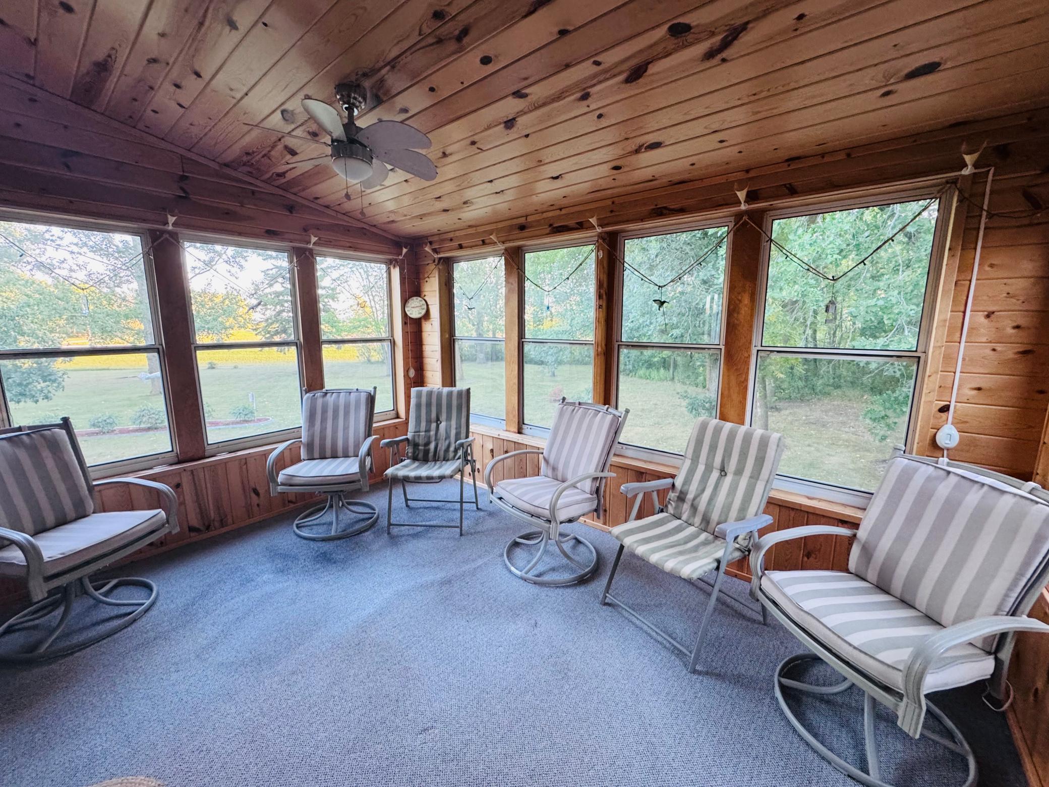 1975 single family home for sale at 14045 190th Avenue NE in Thief River Falls, MN — 4 bed, 2 bath (photo 19 of 51)