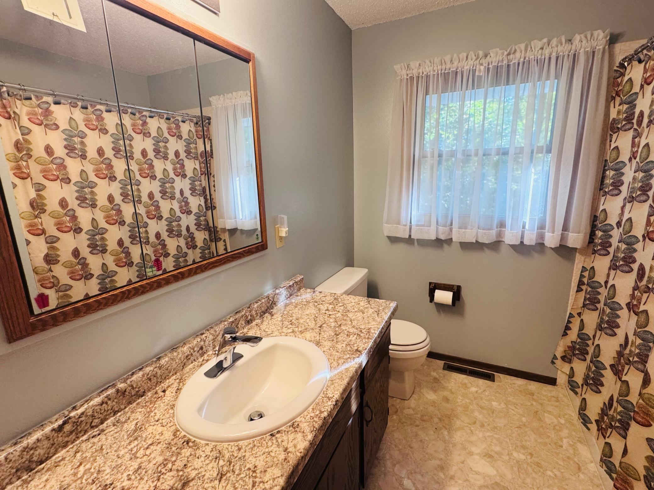 1975 single family home for sale at 14045 190th Avenue NE in Thief River Falls, MN — 4 bed, 2 bath (photo 28 of 51)