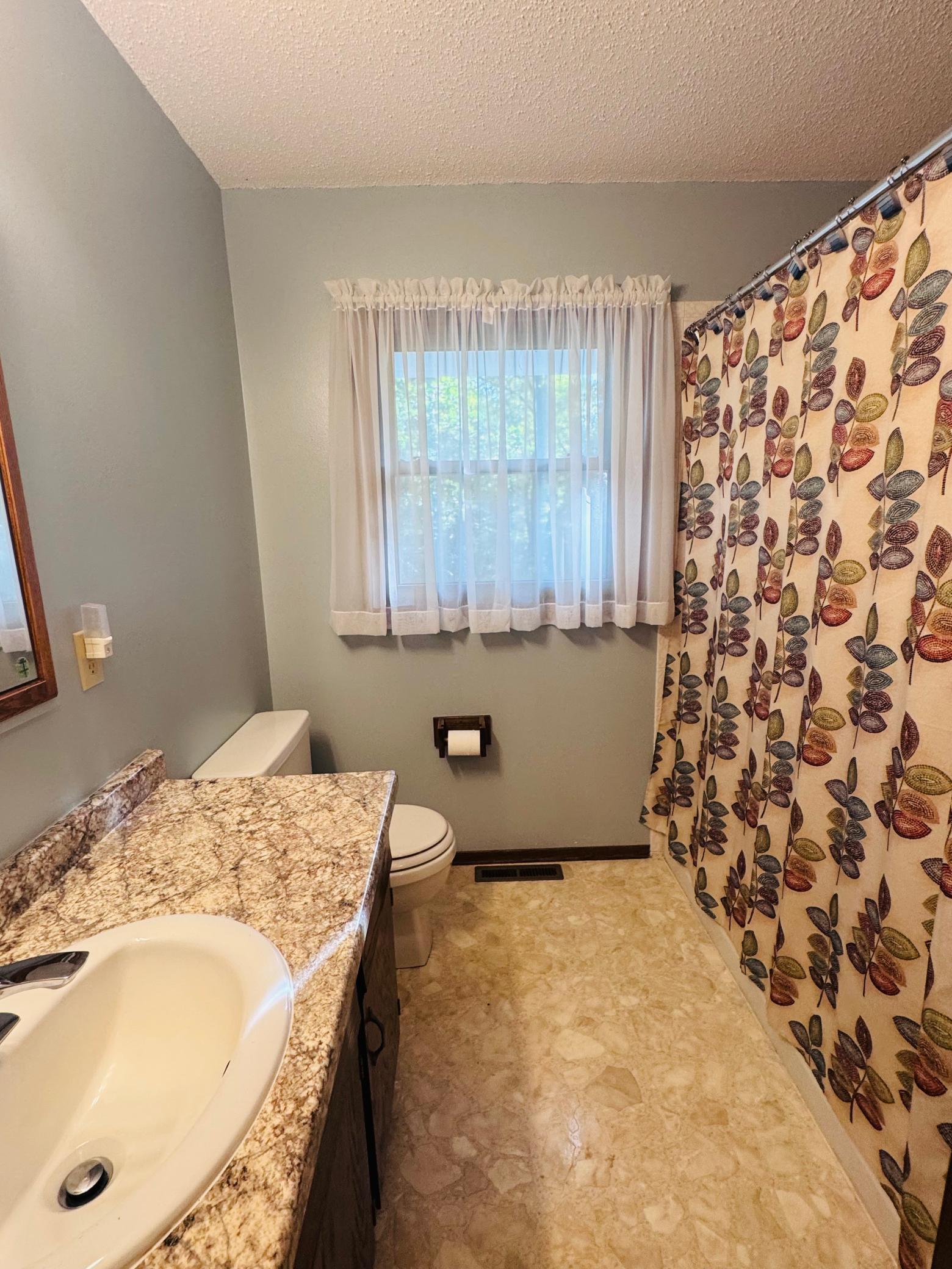 1975 single family home for sale at 14045 190th Avenue NE in Thief River Falls, MN — 4 bed, 2 bath (photo 29 of 51)