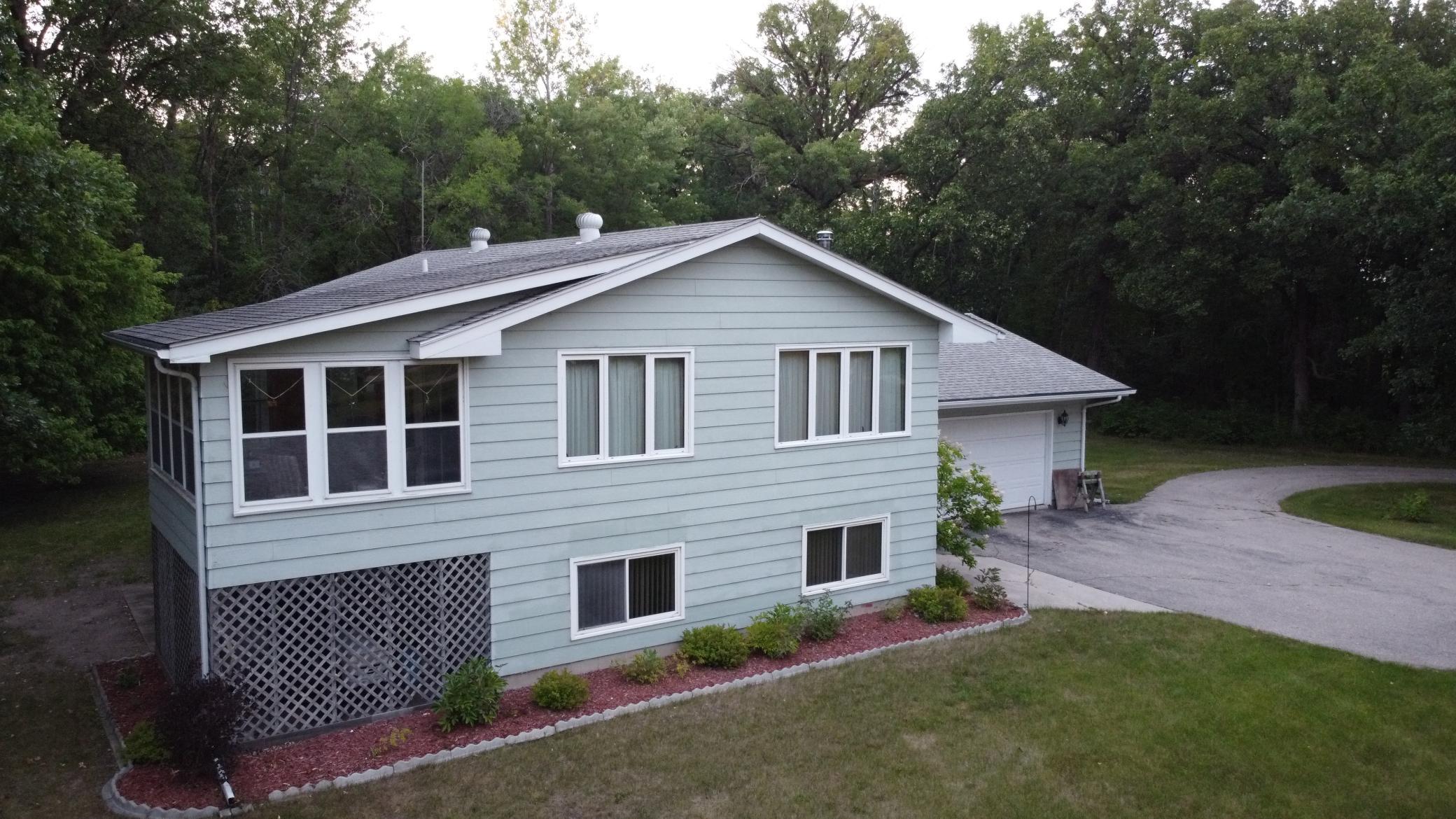 1975 single family home for sale at 14045 190th Avenue NE in Thief River Falls, MN — 4 bed, 2 bath (photo 4 of 51)