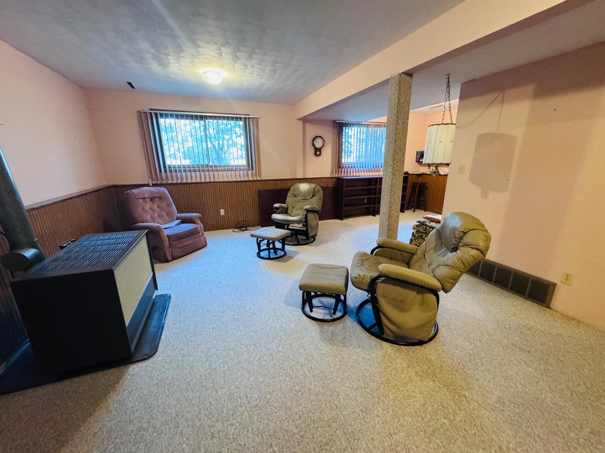 1975 single family home for sale at 14045 190th Avenue NE in Thief River Falls, MN — 4 bed, 2 bath (photo 34 of 51)