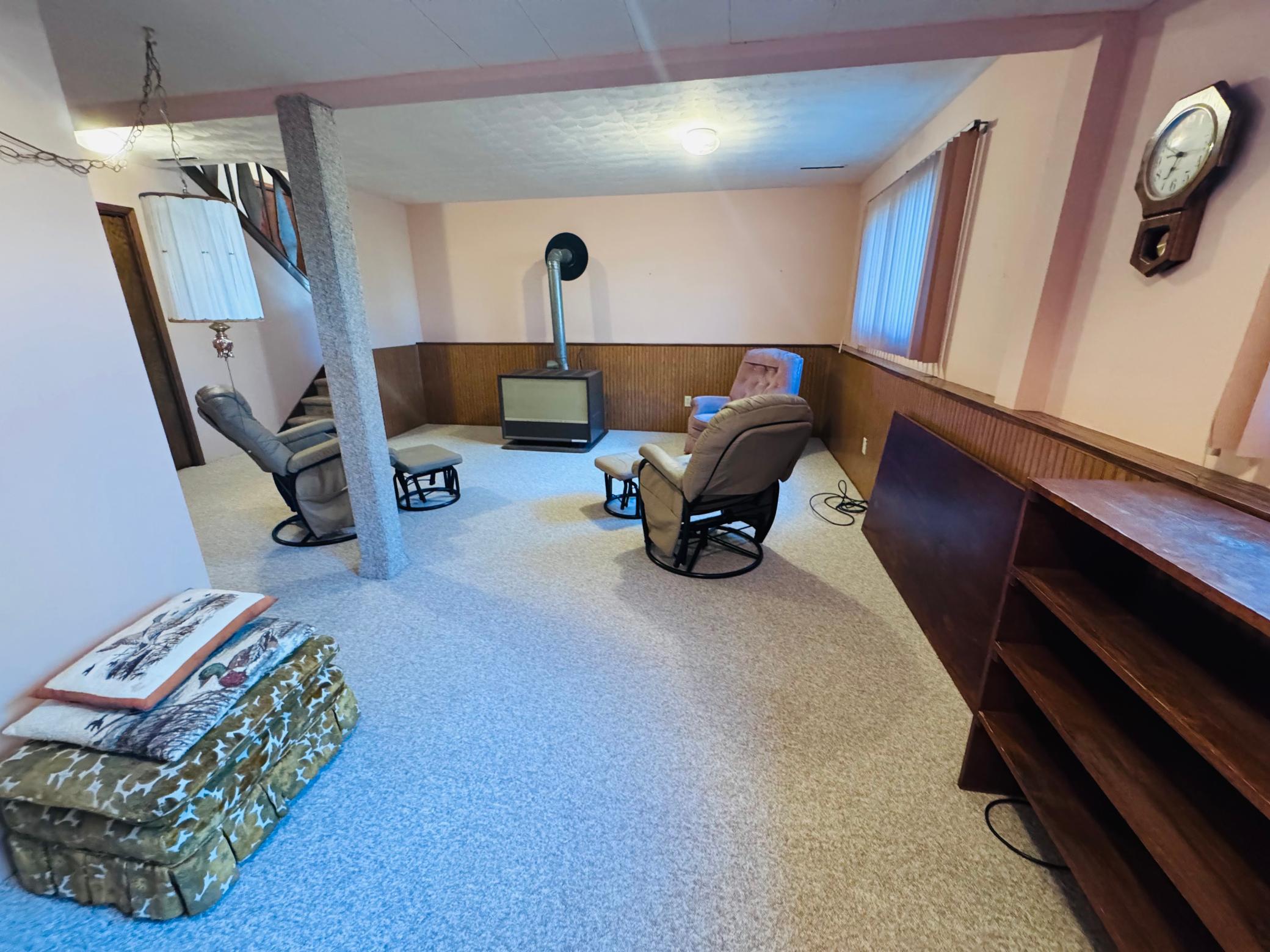 1975 single family home for sale at 14045 190th Avenue NE in Thief River Falls, MN — 4 bed, 2 bath (photo 36 of 51)