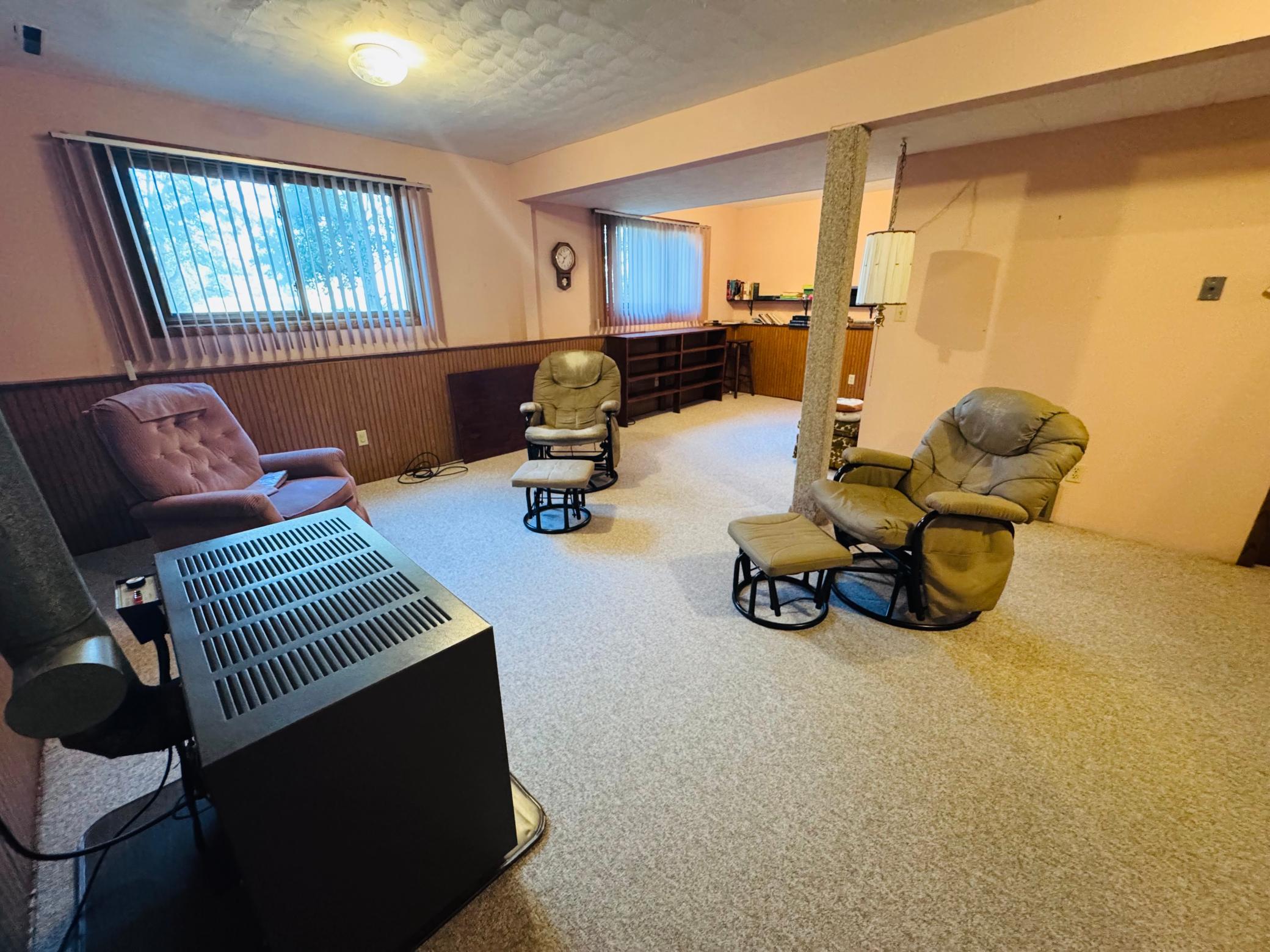 1975 single family home for sale at 14045 190th Avenue NE in Thief River Falls, MN — 4 bed, 2 bath (photo 37 of 51)