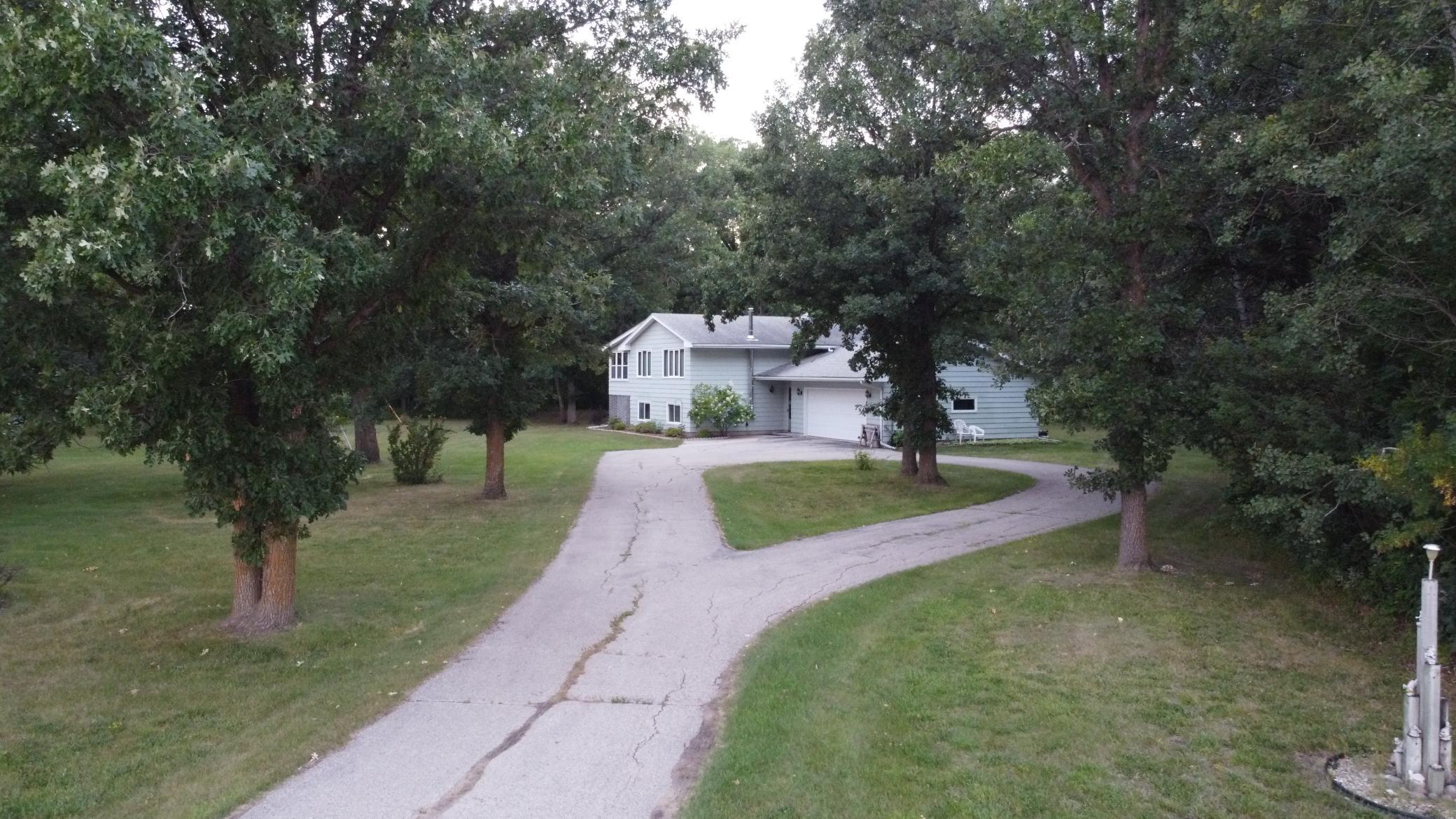 1975 single family home for sale at 14045 190th Avenue NE in Thief River Falls, MN — 4 bed, 2 bath (photo 6 of 51)