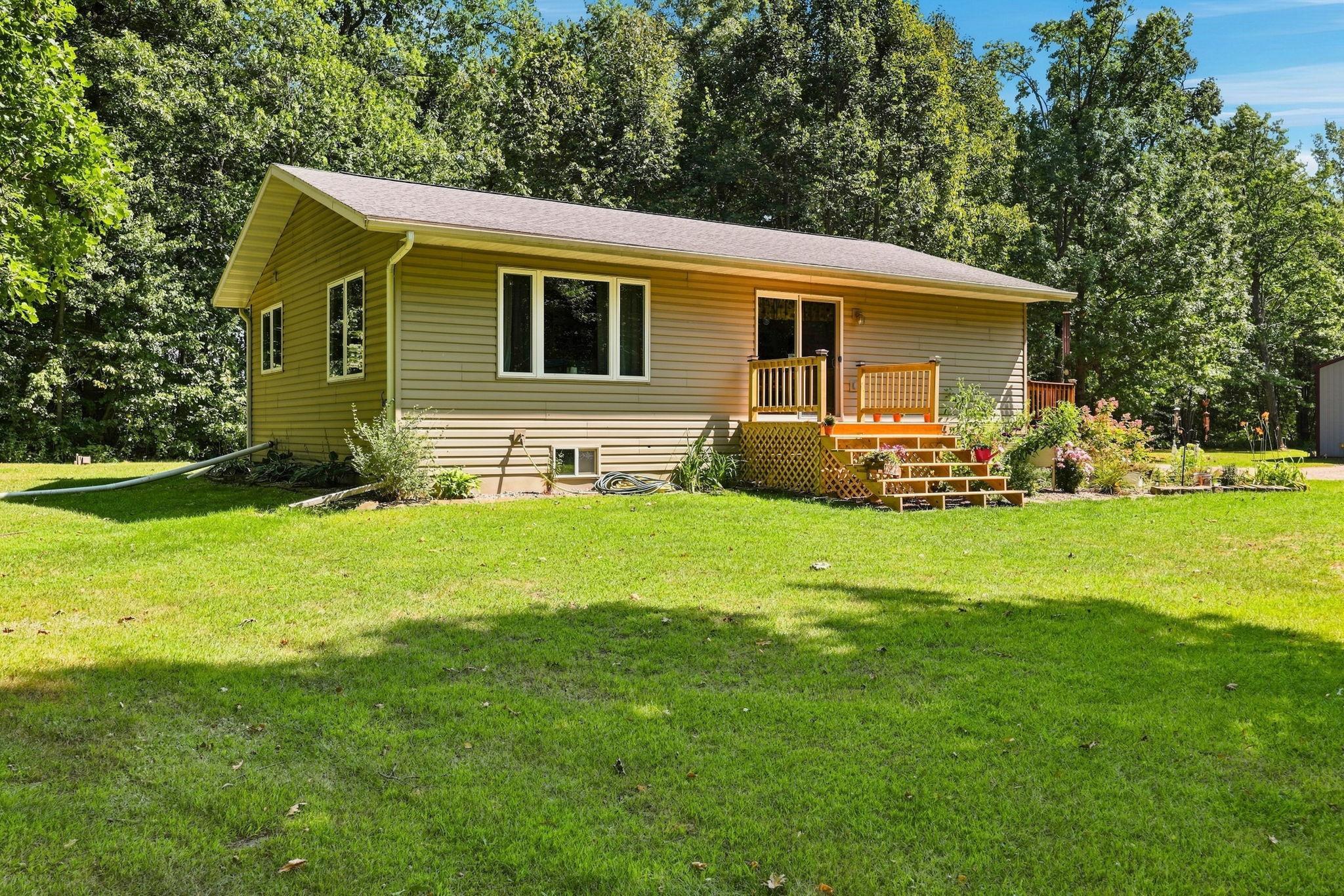 2001 single family home for sale at 2855 150th Avenue in Brainerd, MN — 3 bed, 3 bath (photo 2 of 40)