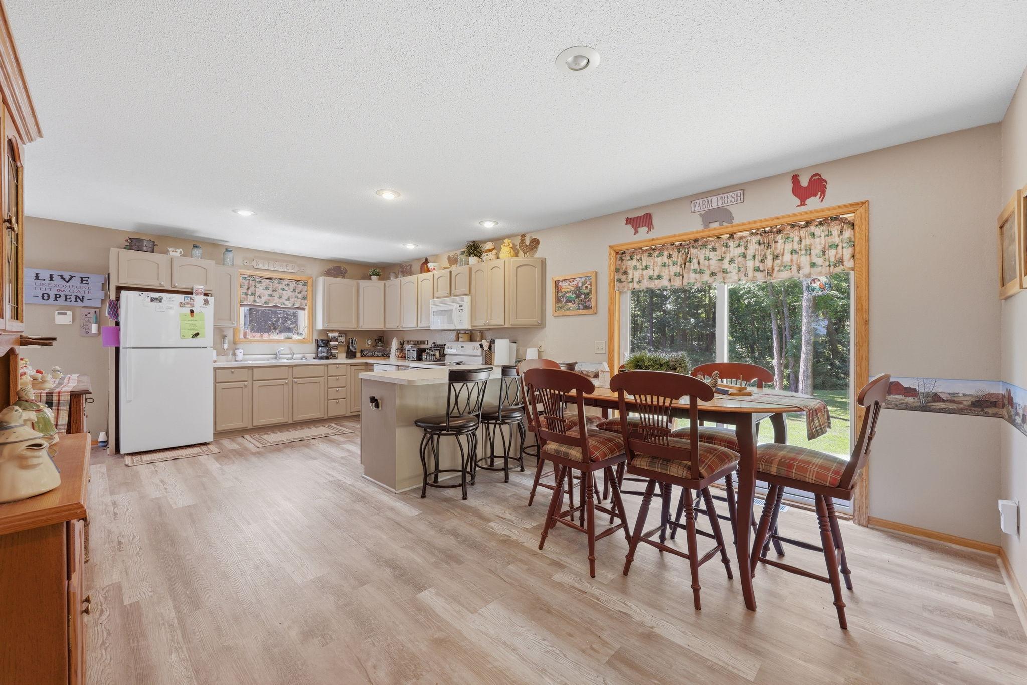 2001 single family home for sale at 2855 150th Avenue in Brainerd, MN — 3 bed, 3 bath (photo 7 of 40)