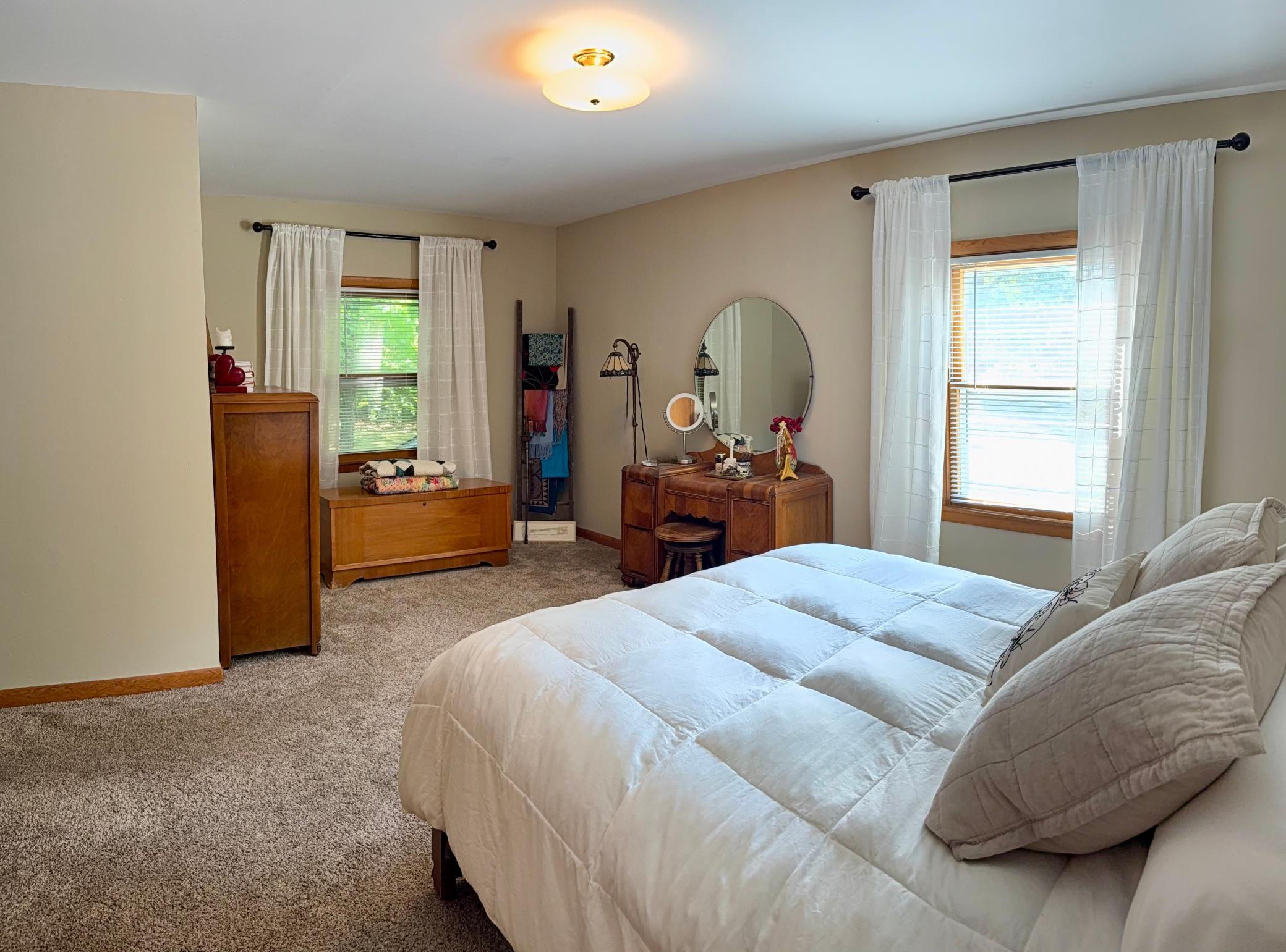 1960 single family home for sale at 1583 E Shore Drive in Detroit Lakes, MN — 4 bed, 2 bath (photo 22 of 41)