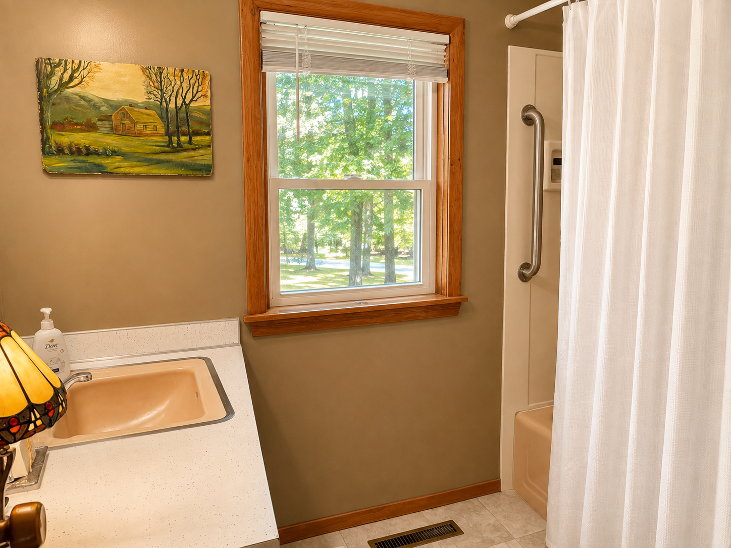 1960 single family home for sale at 1583 E Shore Drive in Detroit Lakes, MN — 4 bed, 2 bath (photo 25 of 41)