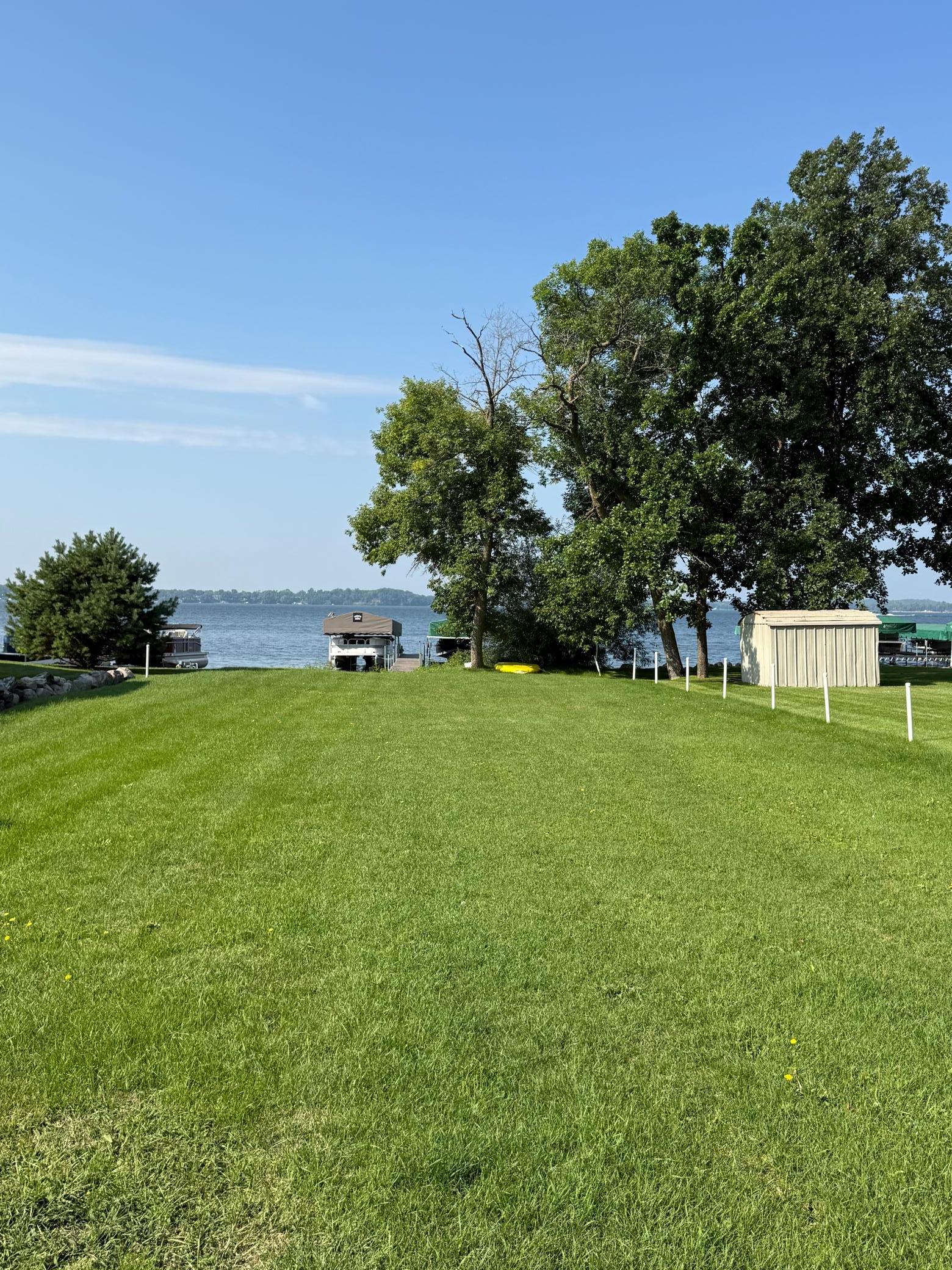 1960 single family home for sale at 1583 E Shore Drive in Detroit Lakes, MN — 4 bed, 2 bath (photo 32 of 41)