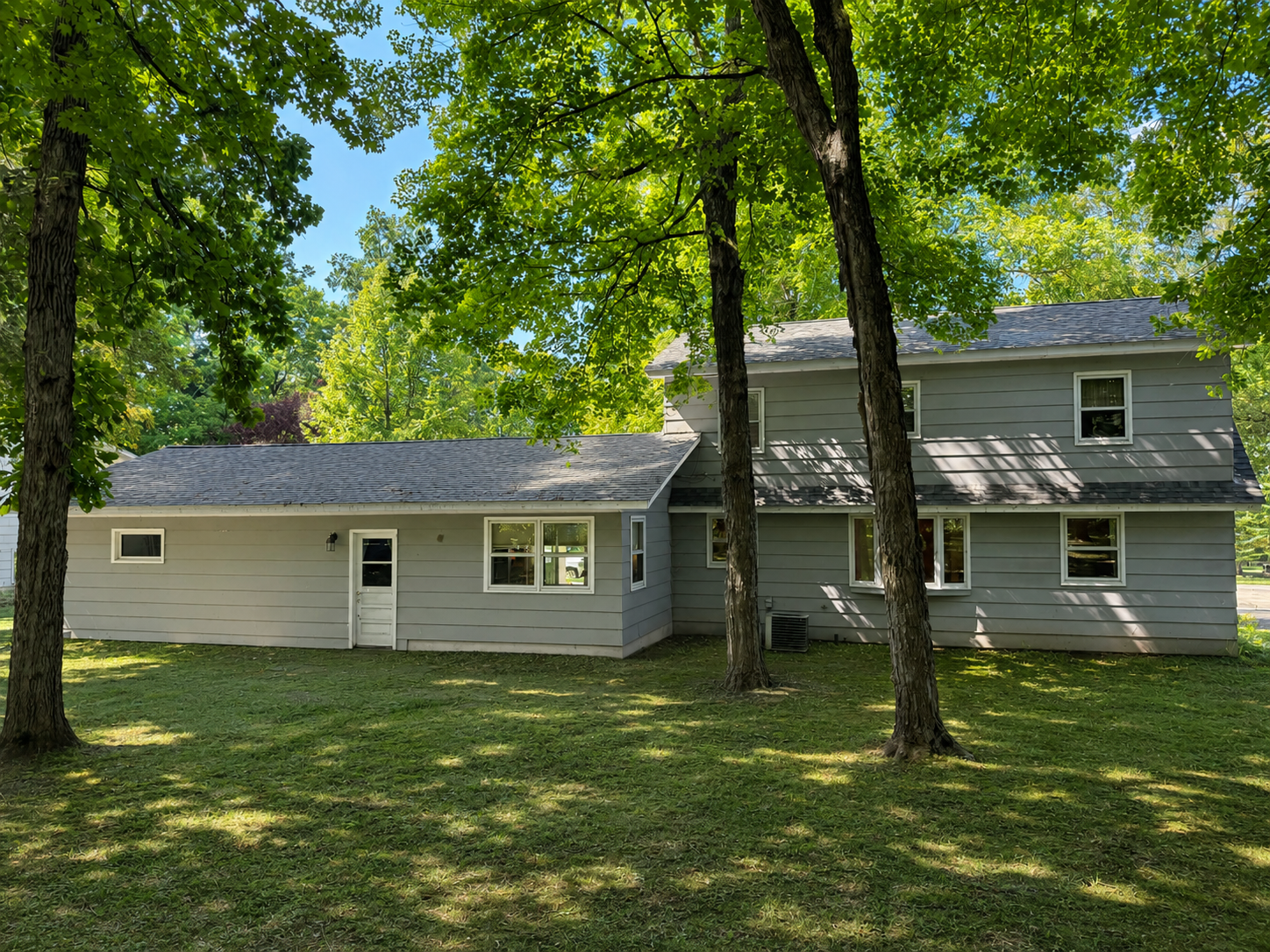 1960 single family home for sale at 1583 E Shore Drive in Detroit Lakes, MN — 4 bed, 2 bath (photo 6 of 41)