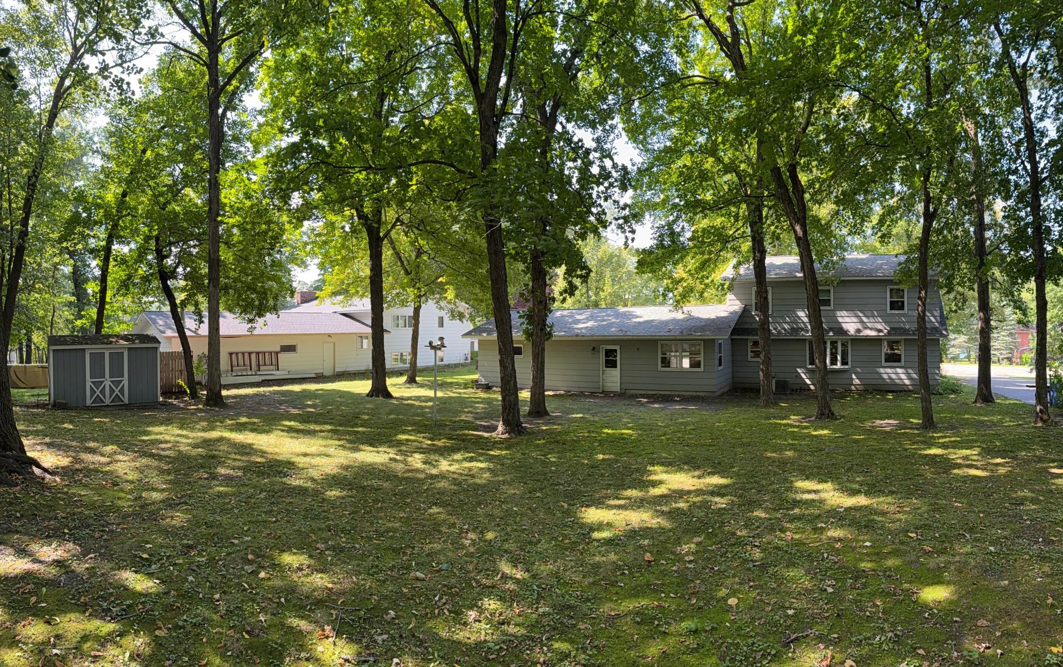 1960 single family home for sale at 1583 E Shore Drive in Detroit Lakes, MN — 4 bed, 2 bath (photo 7 of 41)