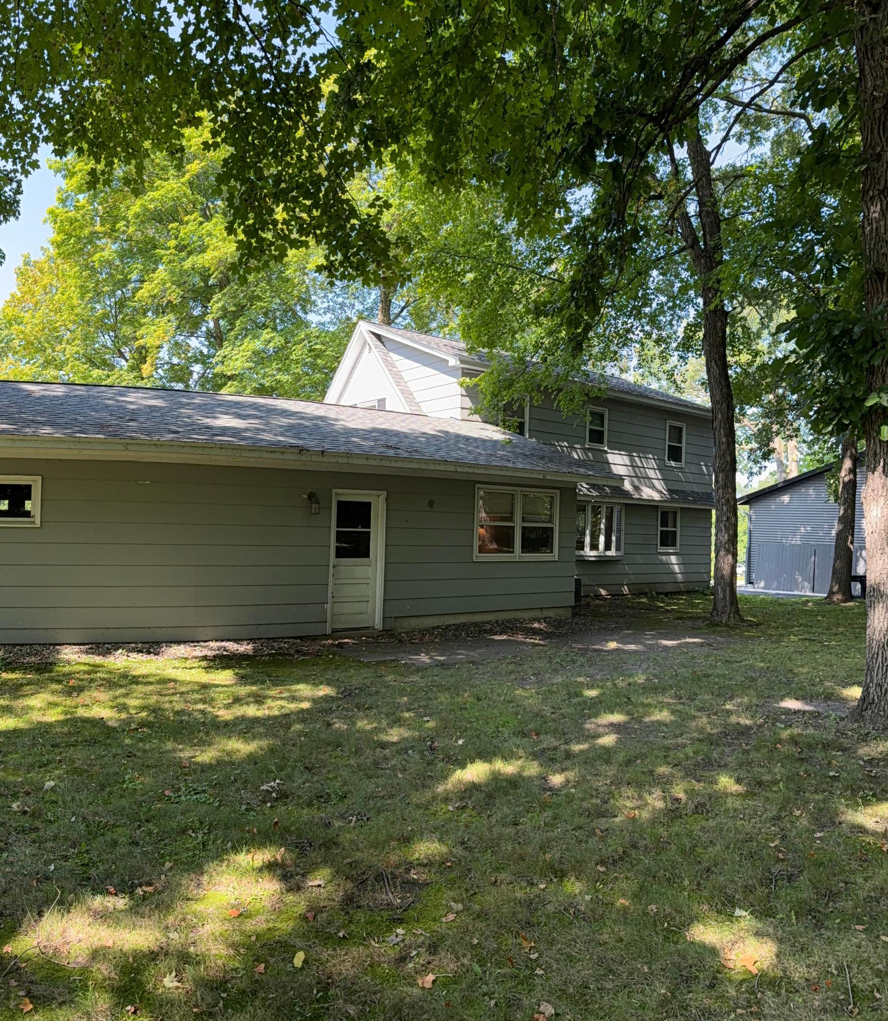 1960 single family home for sale at 1583 E Shore Drive in Detroit Lakes, MN — 4 bed, 2 bath (photo 8 of 41)