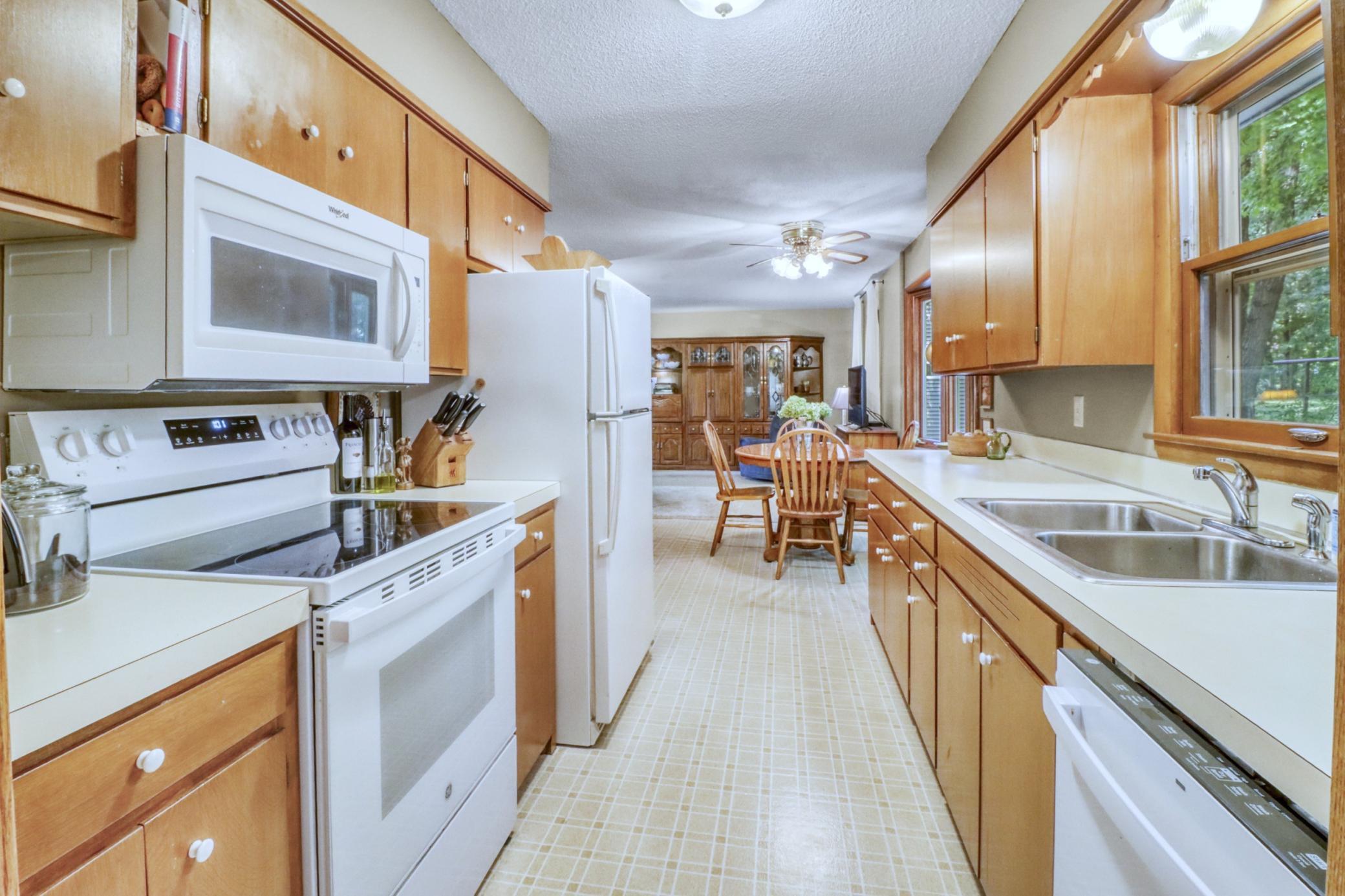1960 single family home for sale at 1583 E Shore Drive in Detroit Lakes, MN — 4 bed, 2 bath (photo 30 of 68)