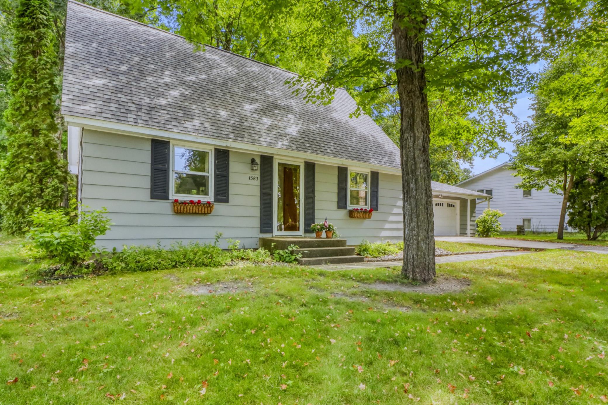 1960 single family home for sale at 1583 E Shore Drive in Detroit Lakes, MN — 4 bed, 2 bath (photo 4 of 68)