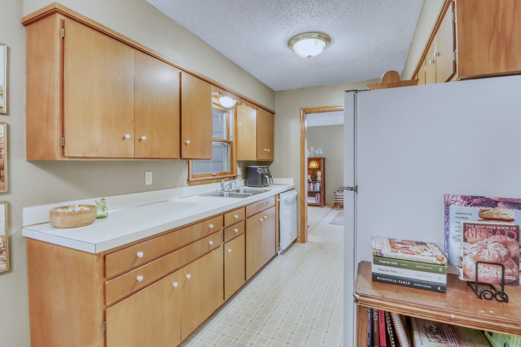 1960 single family home for sale at 1583 E Shore Drive in Detroit Lakes, MN — 4 bed, 2 bath (photo 32 of 68)