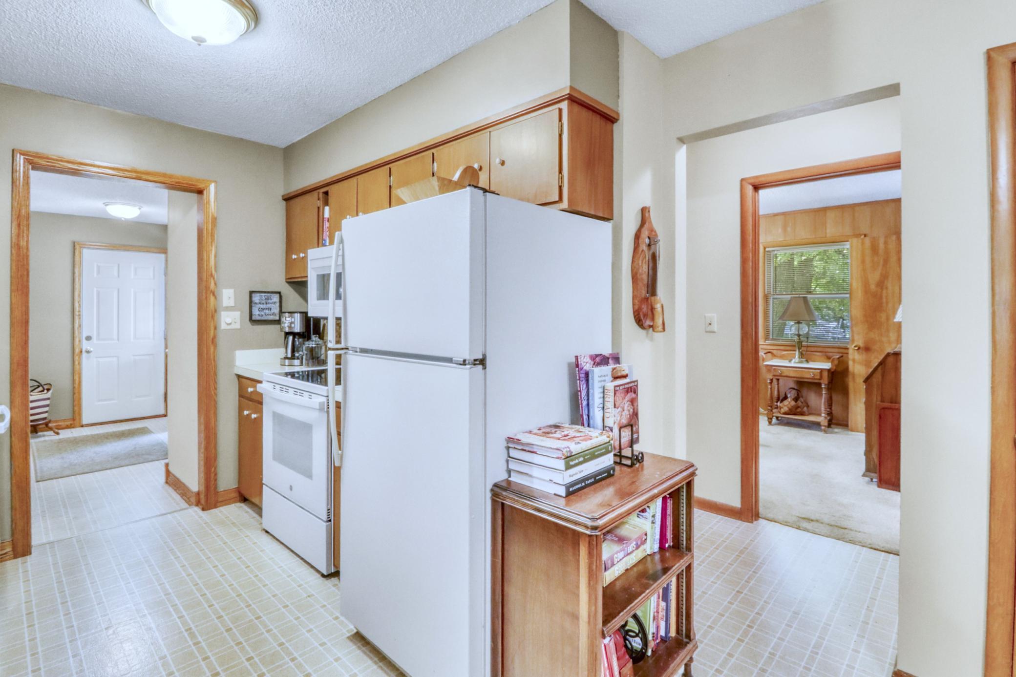 1960 single family home for sale at 1583 E Shore Drive in Detroit Lakes, MN — 4 bed, 2 bath (photo 33 of 68)