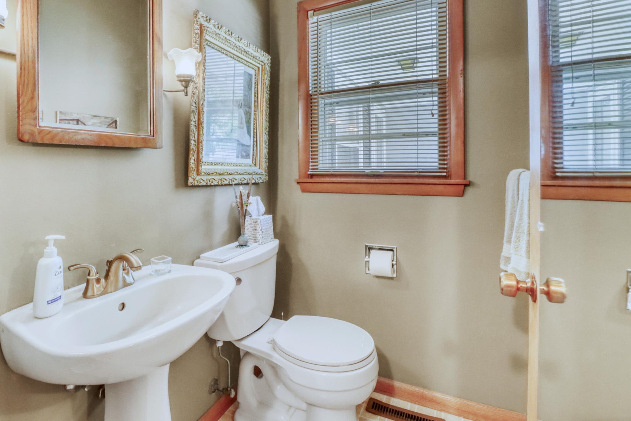 1960 single family home for sale at 1583 E Shore Drive in Detroit Lakes, MN — 4 bed, 2 bath (photo 43 of 68)