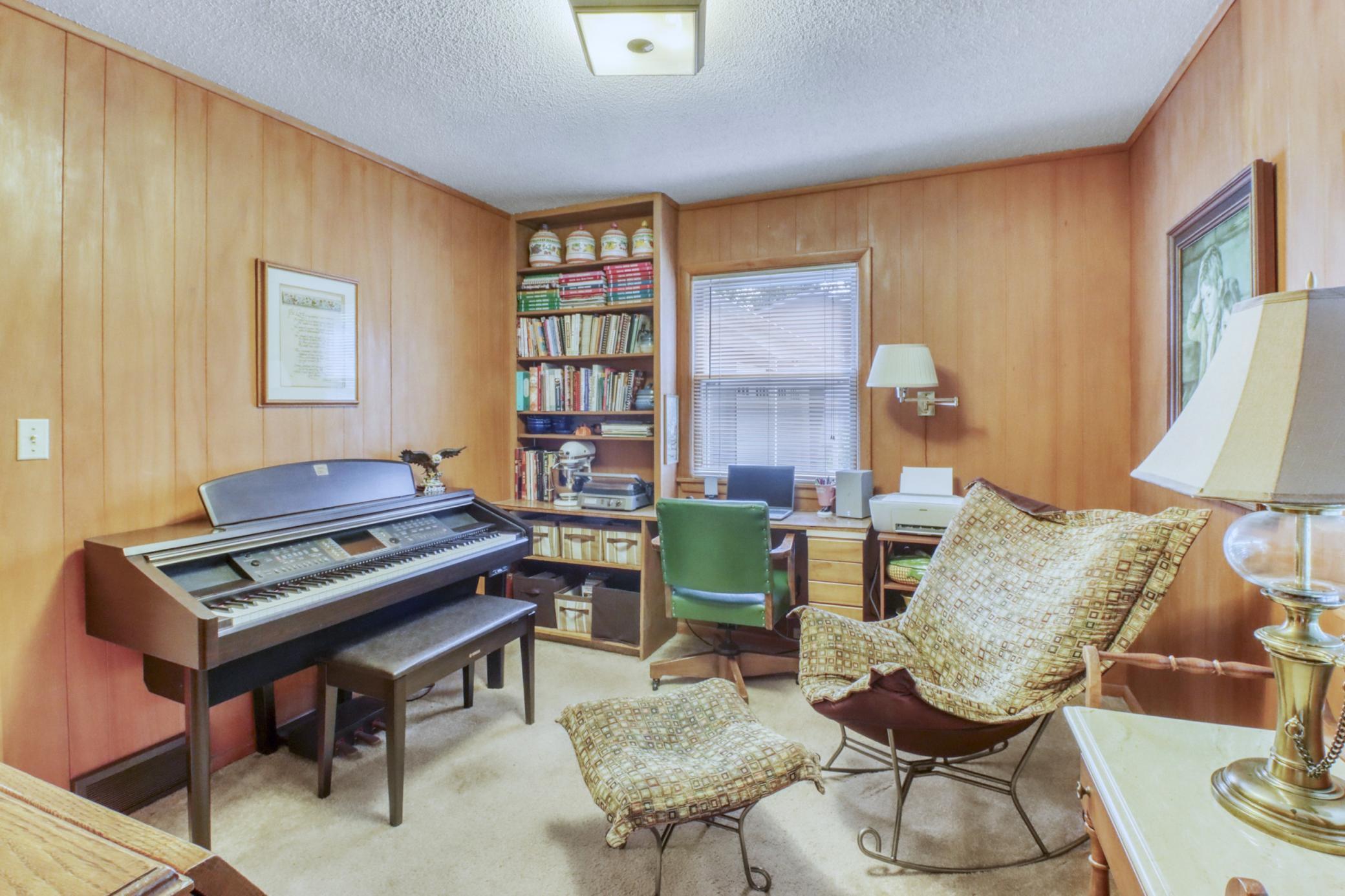1960 single family home for sale at 1583 E Shore Drive in Detroit Lakes, MN — 4 bed, 2 bath (photo 45 of 68)