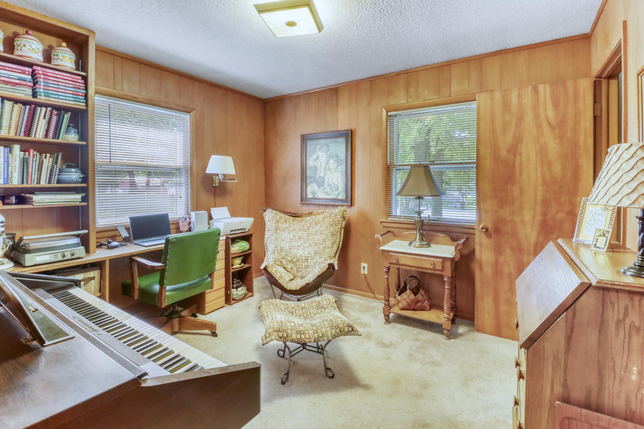 1960 single family home for sale at 1583 E Shore Drive in Detroit Lakes, MN — 4 bed, 2 bath (photo 46 of 68)
