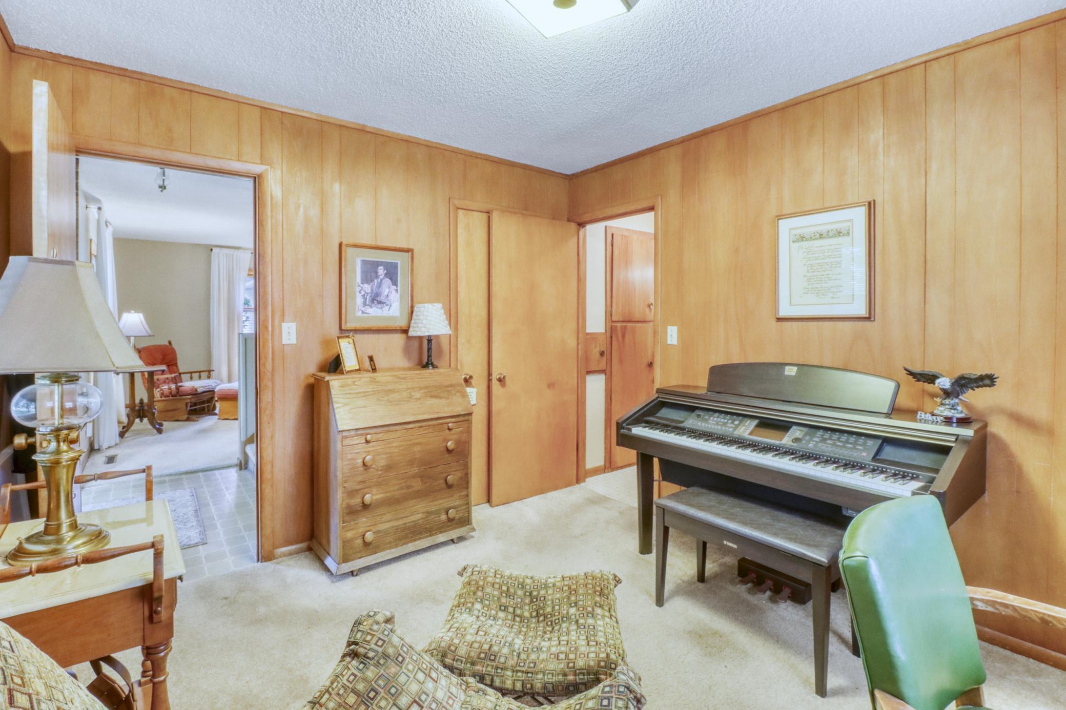 1960 single family home for sale at 1583 E Shore Drive in Detroit Lakes, MN — 4 bed, 2 bath (photo 47 of 68)
