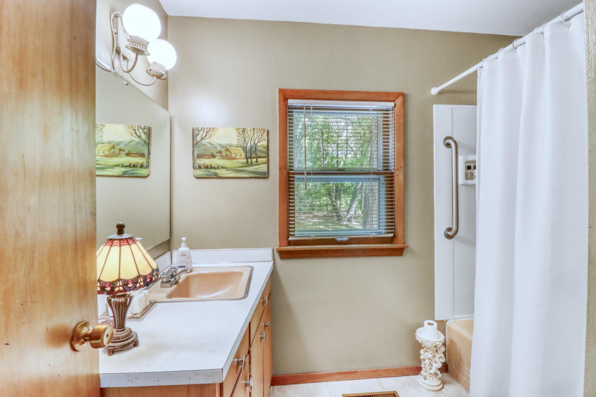 1960 single family home for sale at 1583 E Shore Drive in Detroit Lakes, MN — 4 bed, 2 bath (photo 54 of 68)