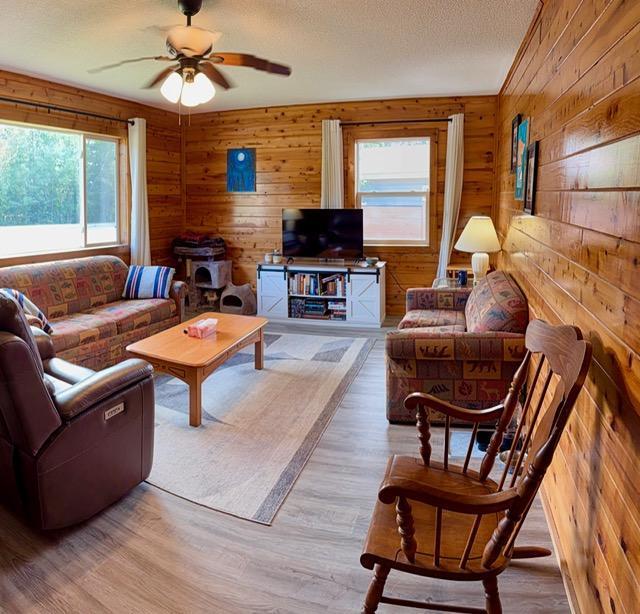 1969 single family home for sale at 915 NE 7th Avenue in Grand Rapids, MN — 4 bed, 2 bath (photo 12 of 32)