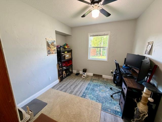 1969 single family home for sale at 915 NE 7th Avenue in Grand Rapids, MN — 4 bed, 2 bath (photo 15 of 32)