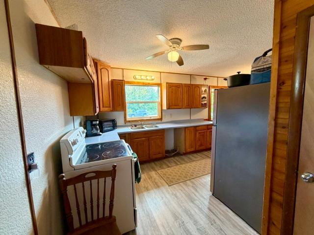 1969 single family home for sale at 915 NE 7th Avenue in Grand Rapids, MN — 4 bed, 2 bath (photo 7 of 32)