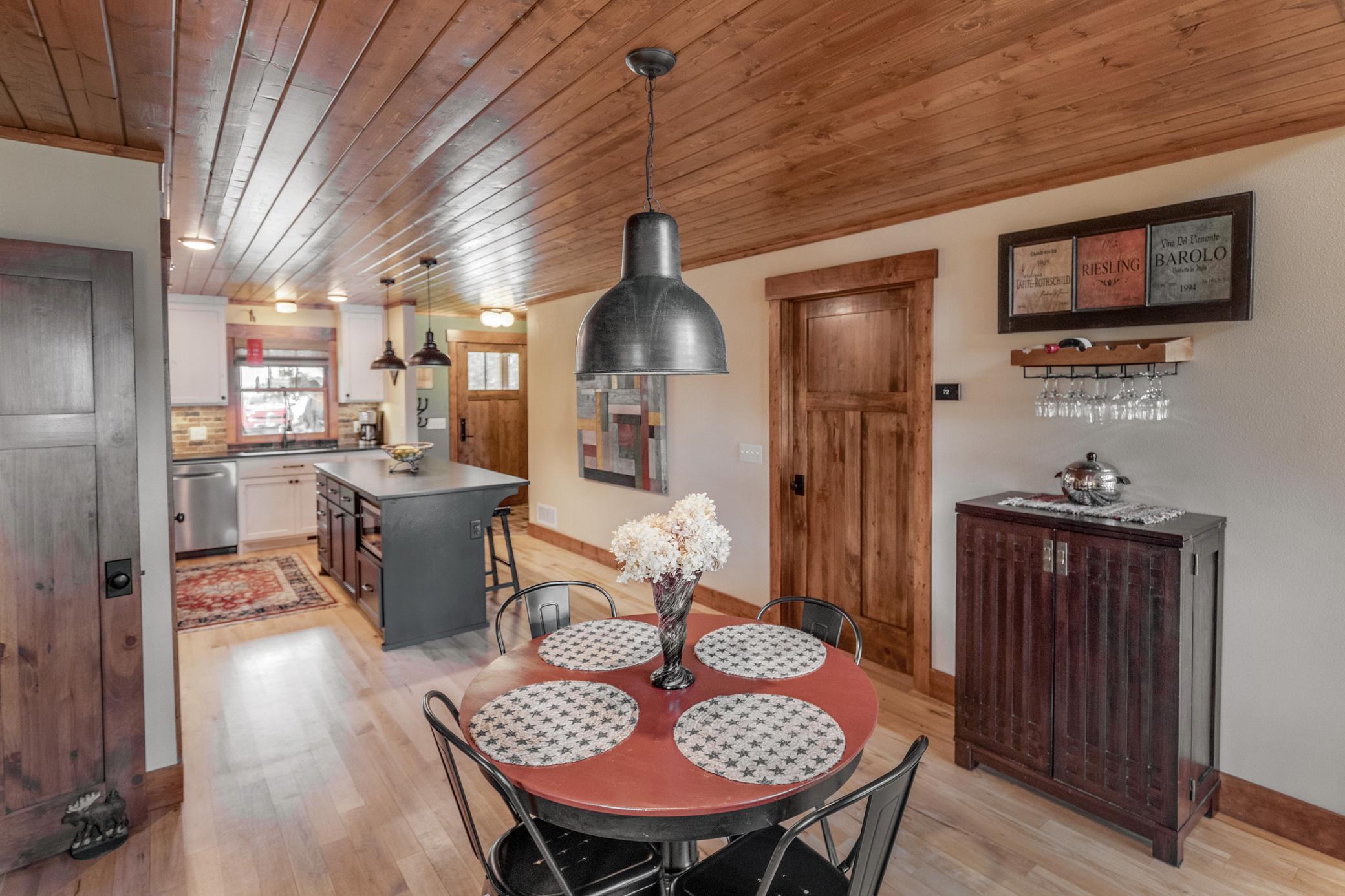 1985 single family home for sale at 29790 Lakeshore Drive in Pequot Lakes, MN — 4 bed, 3 bath (photo 11 of 47)
