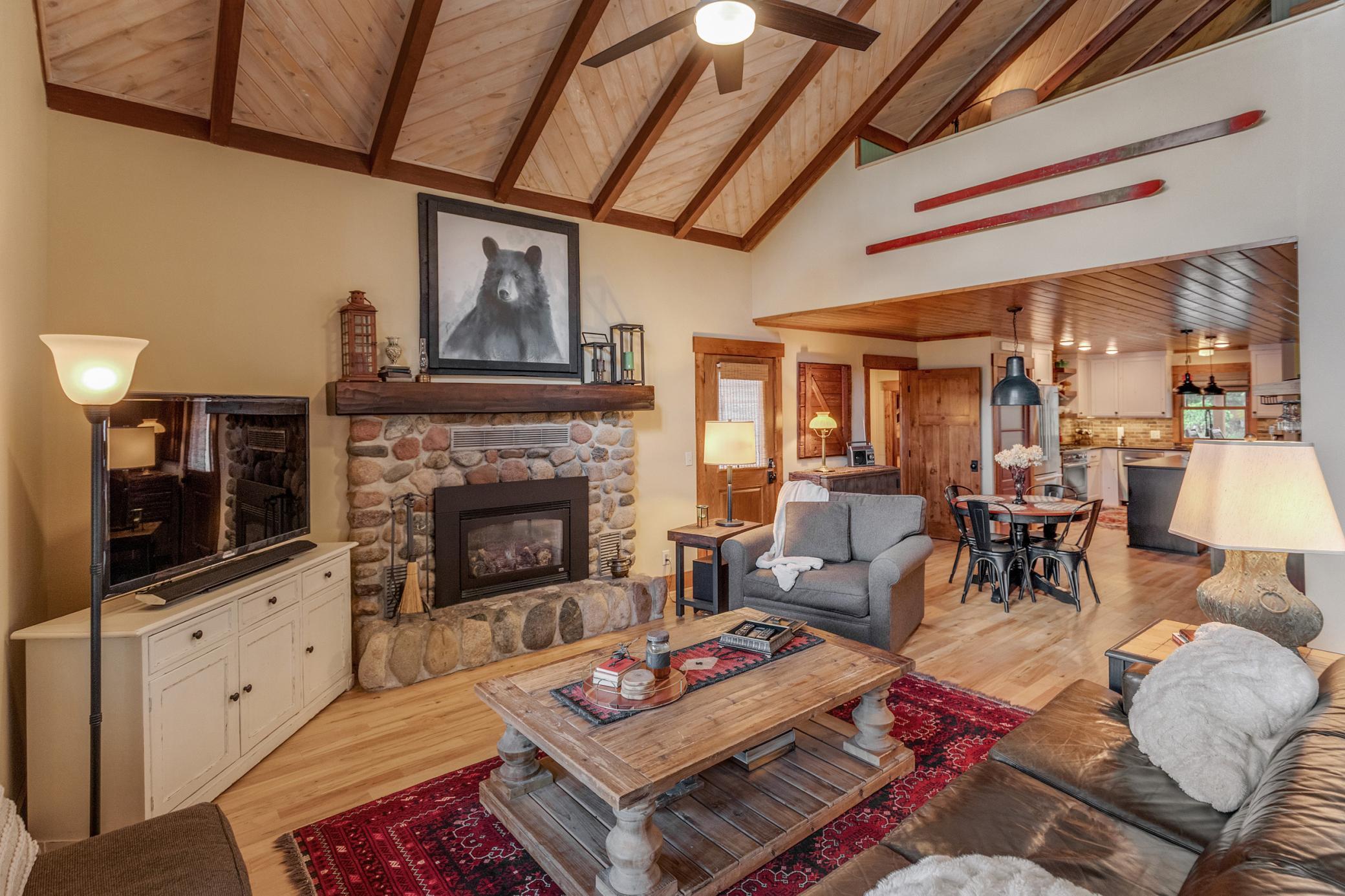 1985 single family home for sale at 29790 Lakeshore Drive in Pequot Lakes, MN — 4 bed, 3 bath (photo 14 of 47)