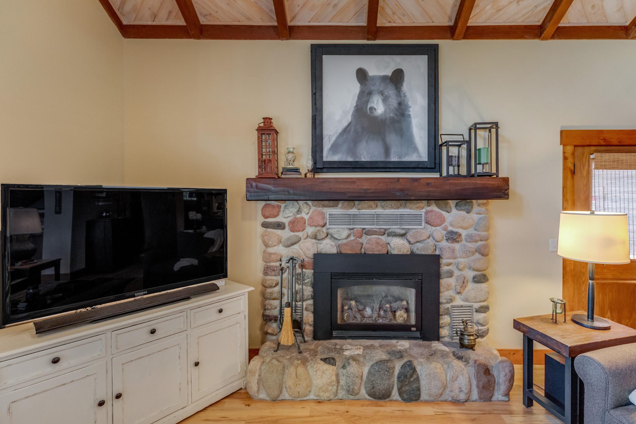 1985 single family home for sale at 29790 Lakeshore Drive in Pequot Lakes, MN — 4 bed, 3 bath (photo 15 of 47)